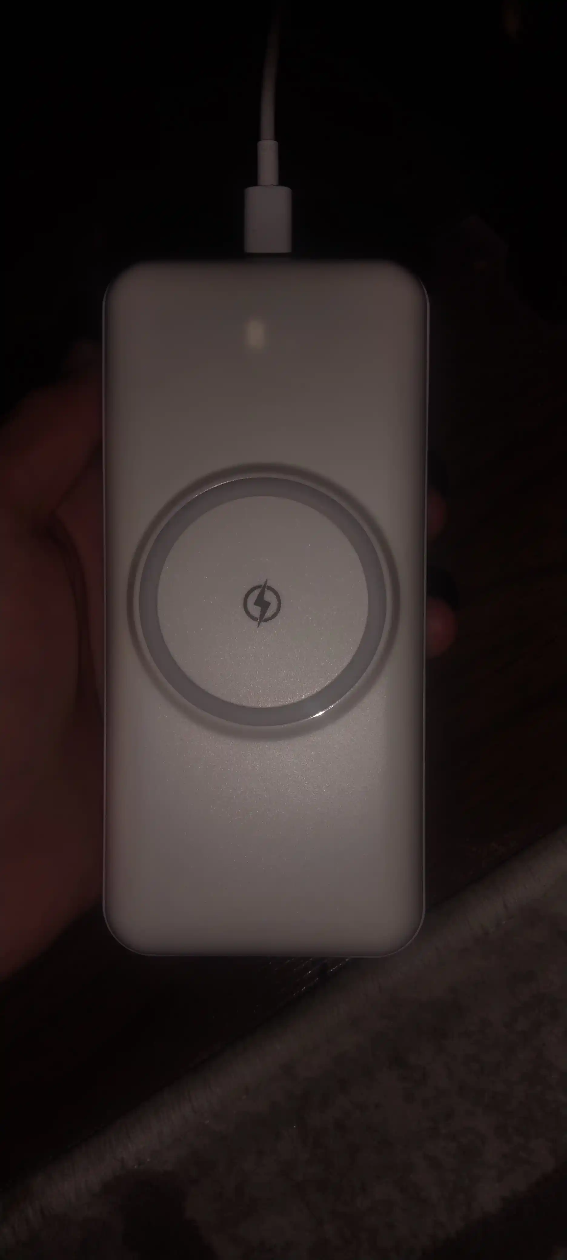 Simsiz zaryadlovchi power bank, zamonaviy dizayn, 4 ta kabel bilan