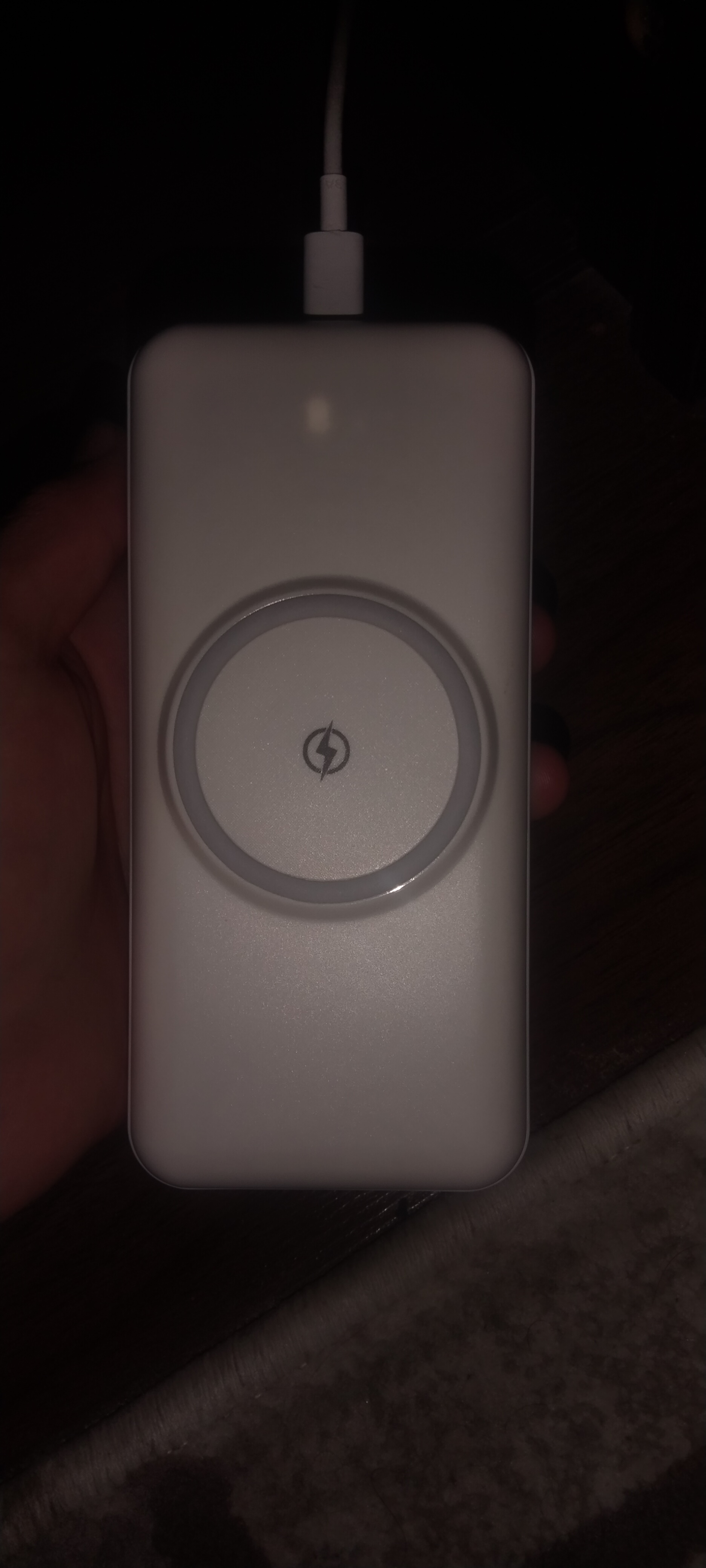 Simsiz zaryadlovchi power bank, zamonaviy dizayn, 4 ta kabel bilan