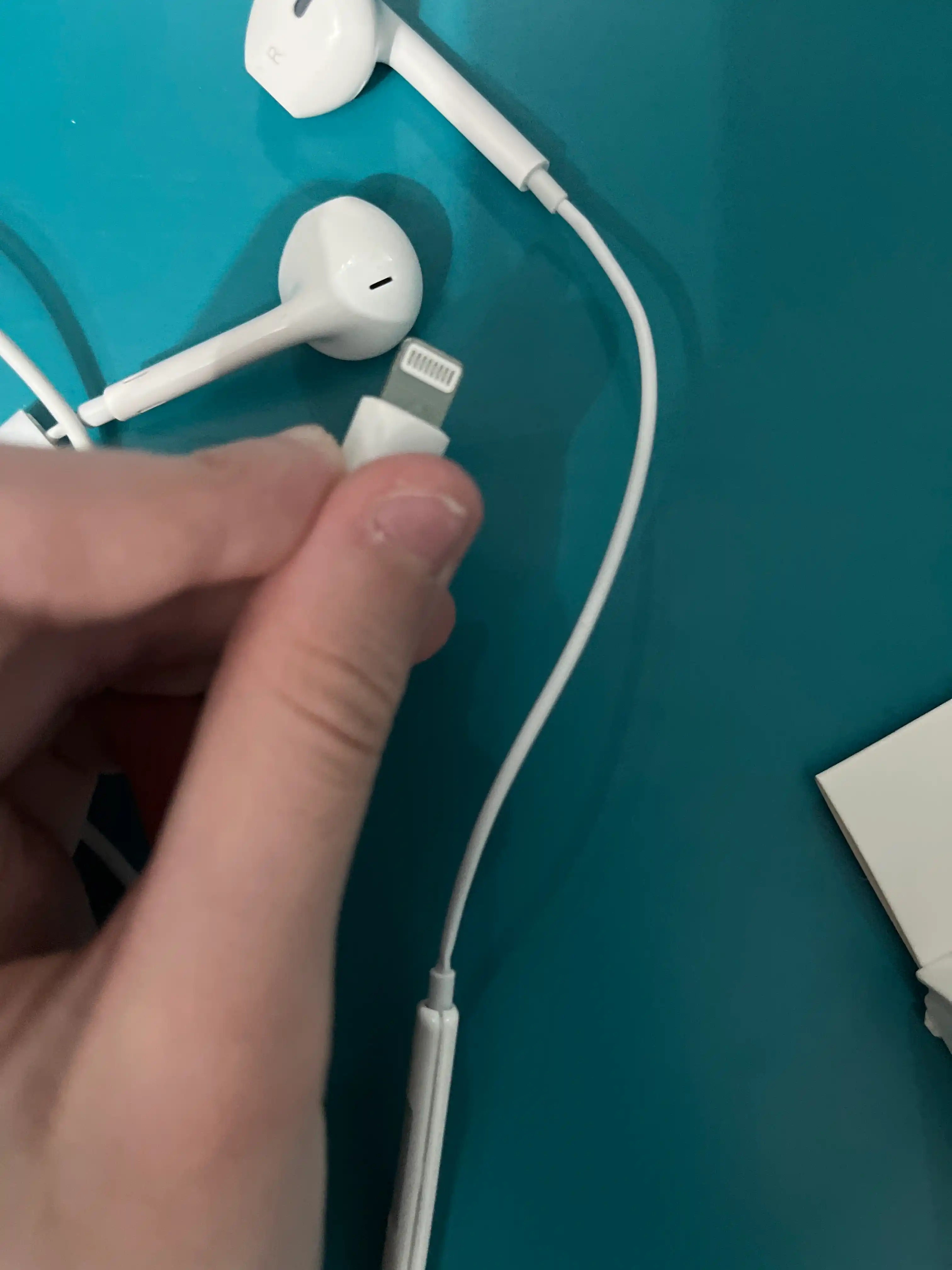 SIMLI iPhone quloqchinlari — Pop-Up mikrofon, Lightning kabel, tiniq ovoz