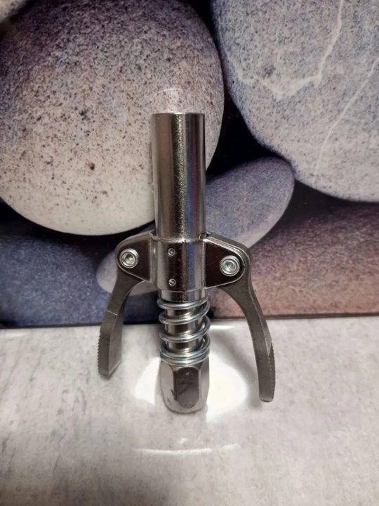 Piston shpritsidagi moylash uchi