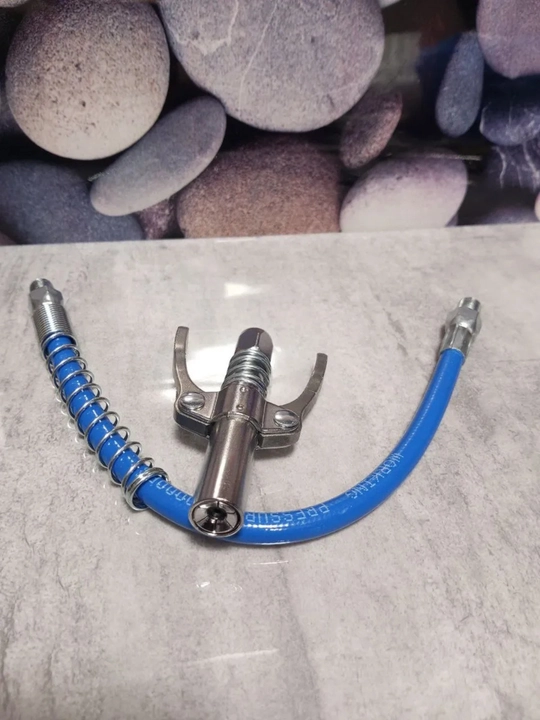 Piston shpritsidagi moylash uchi
