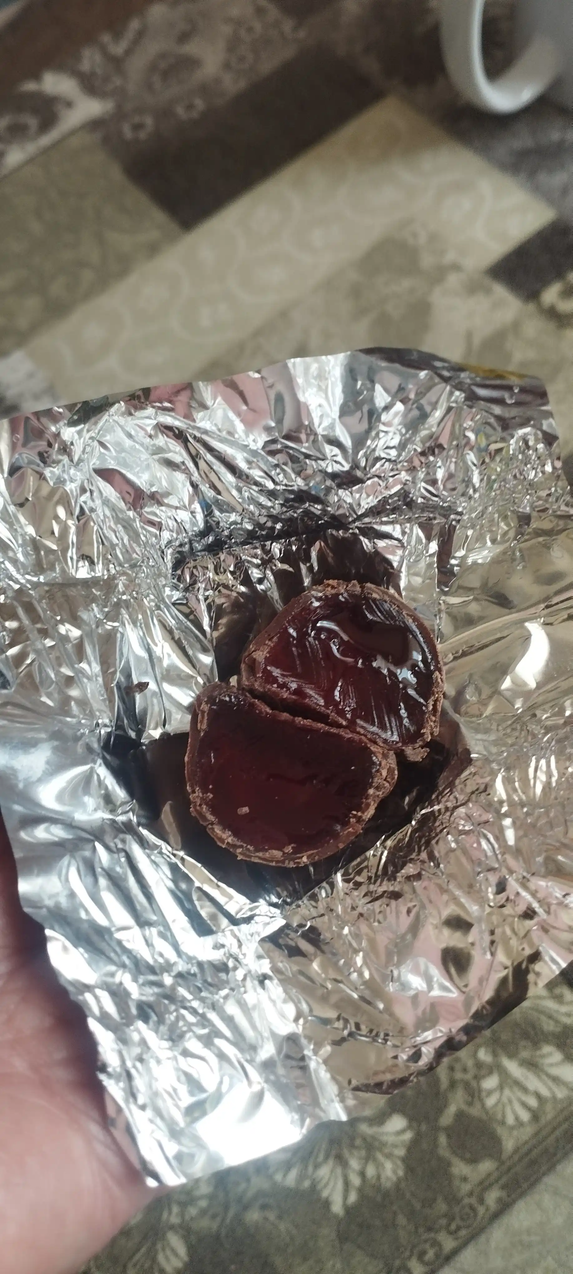 Konfetalar Lusso, qora smorodina ta'mi bilan, 0.5 kg
