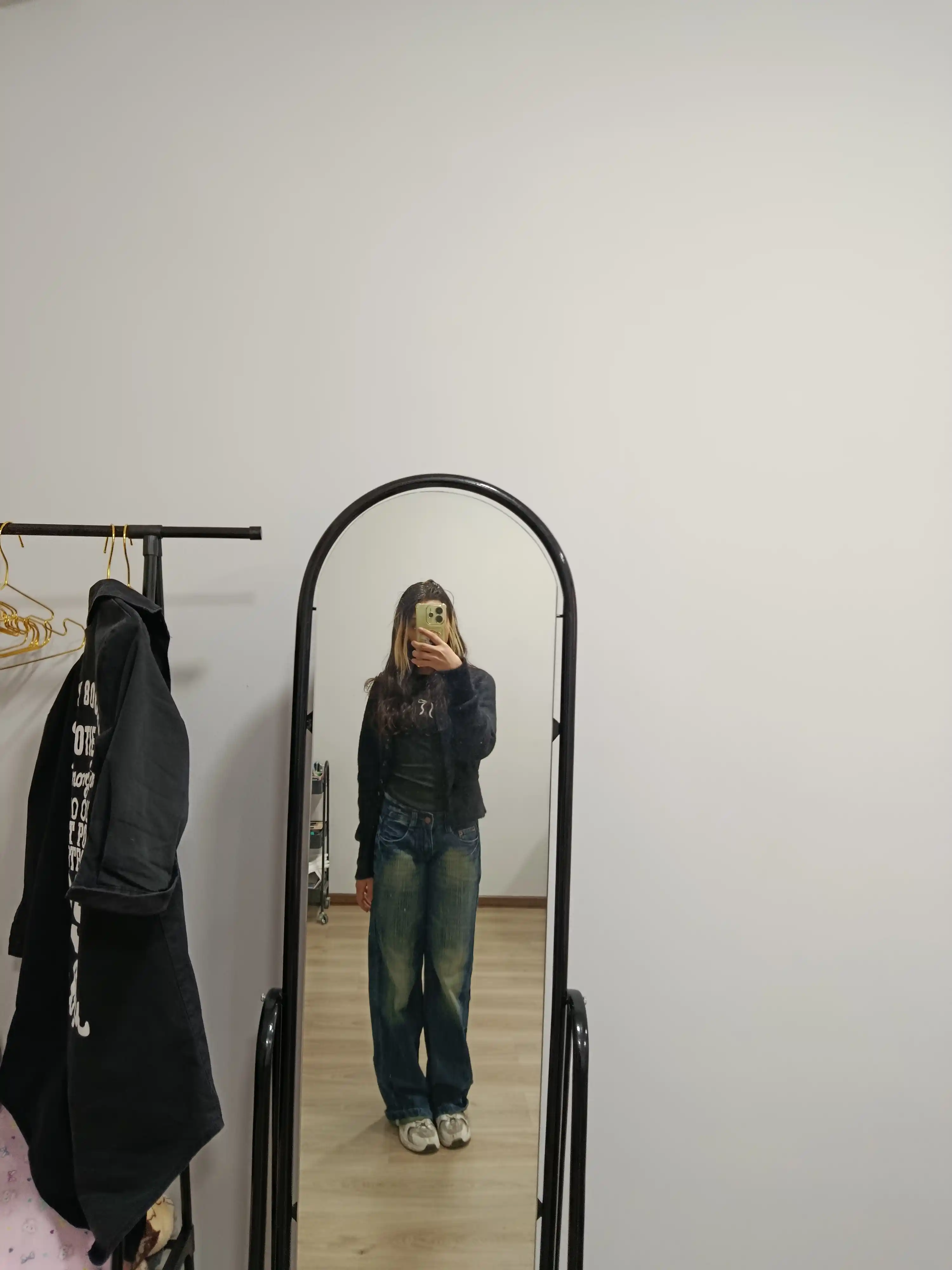 MIYO Ayollar uchun Y2K uslubidagi jinsi shimlar — baggy, klosh va boshqa modellаr