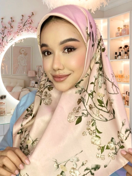 Dior ipak sharflari, hijoblar