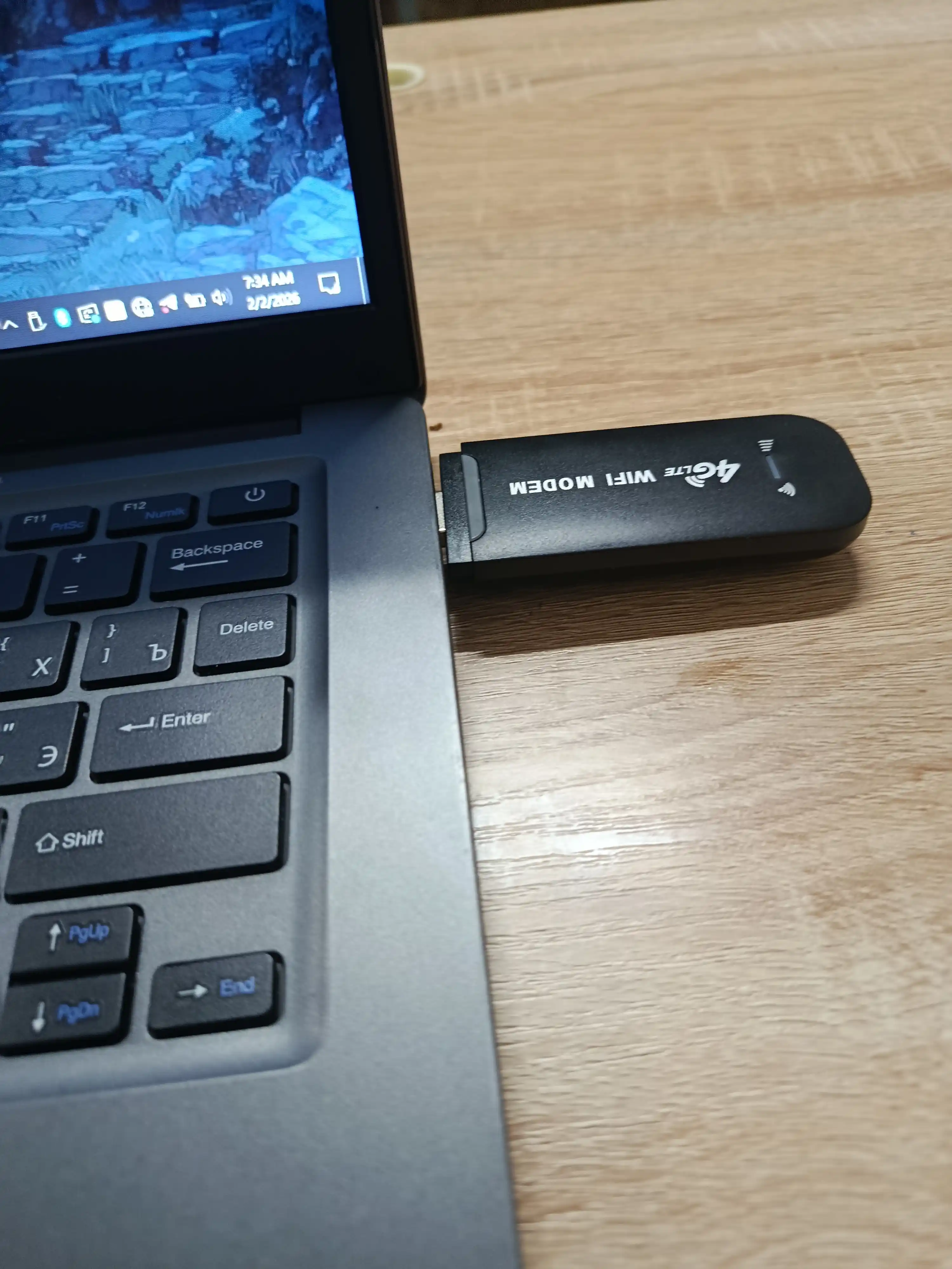 4G USB modem, SIM-кartali Wi-Fi router, hotspot, internet tarqatuvchi qurilma