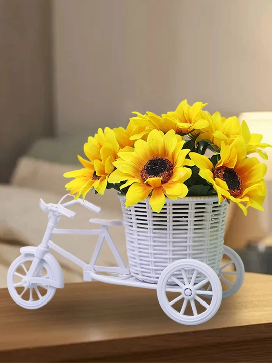 Sun'iy gullar savati bilan suvenir velosiped, dekorativ element