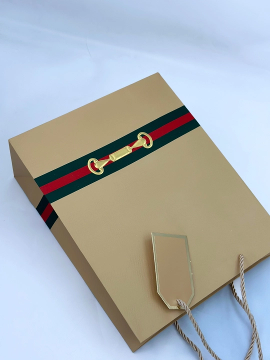 Подарочные пакеты, крафт пакеты с лентами, бирками и с сухими цветами