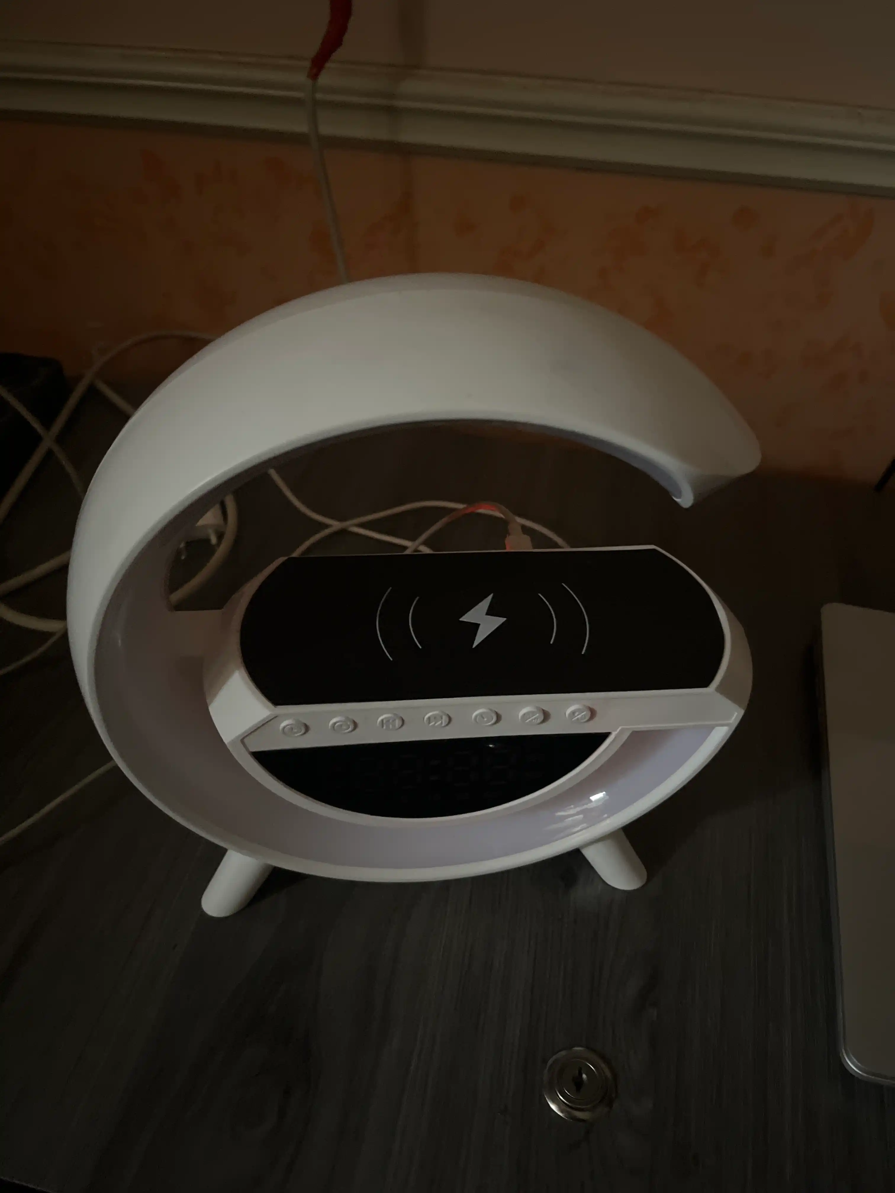 Bluetooth RGB kolonka, simsiz zaryadlash bilan