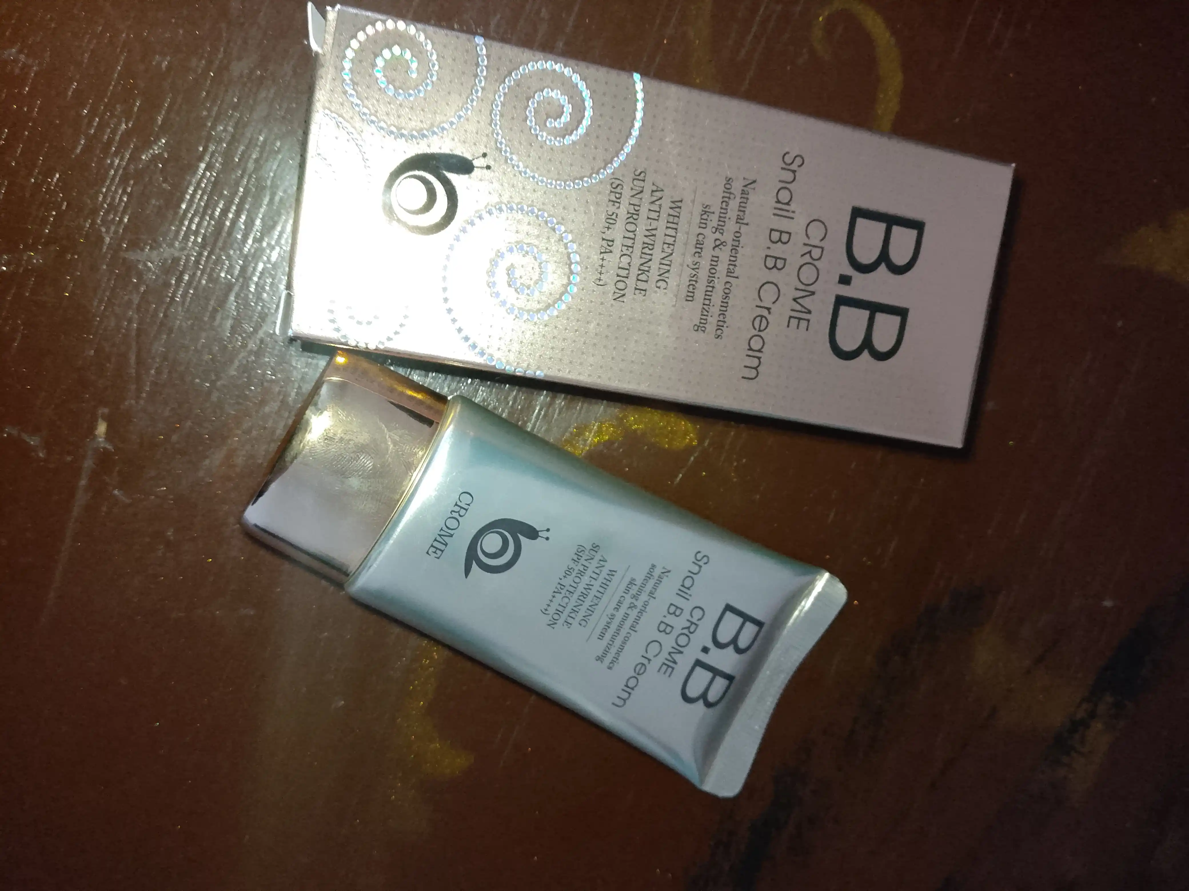 CROME SNAIL BB chig‘anoq mutsinli krem, oqartiruvchi tonal krem, 50 ml