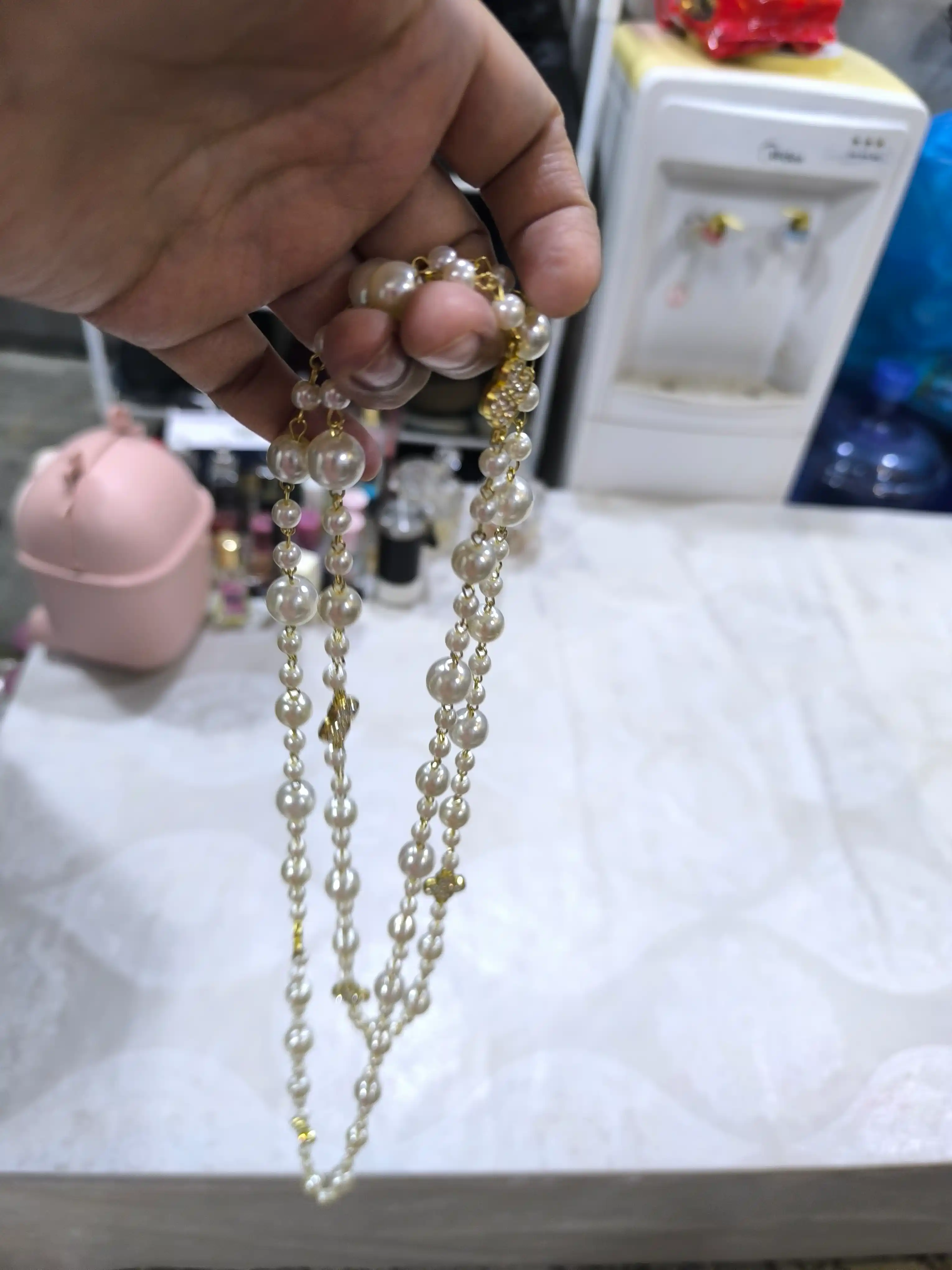 Жемчужное ожерелье с декоративными элементами