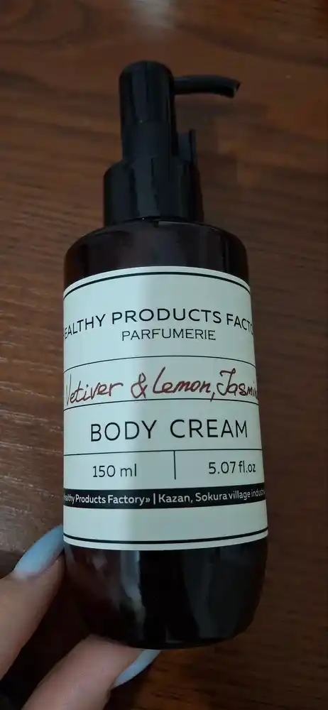 Tana va qo‘llar uchun xushbo‘y, namlantiruvchi, oziqlantiruvchi loson kremi, 150 ml