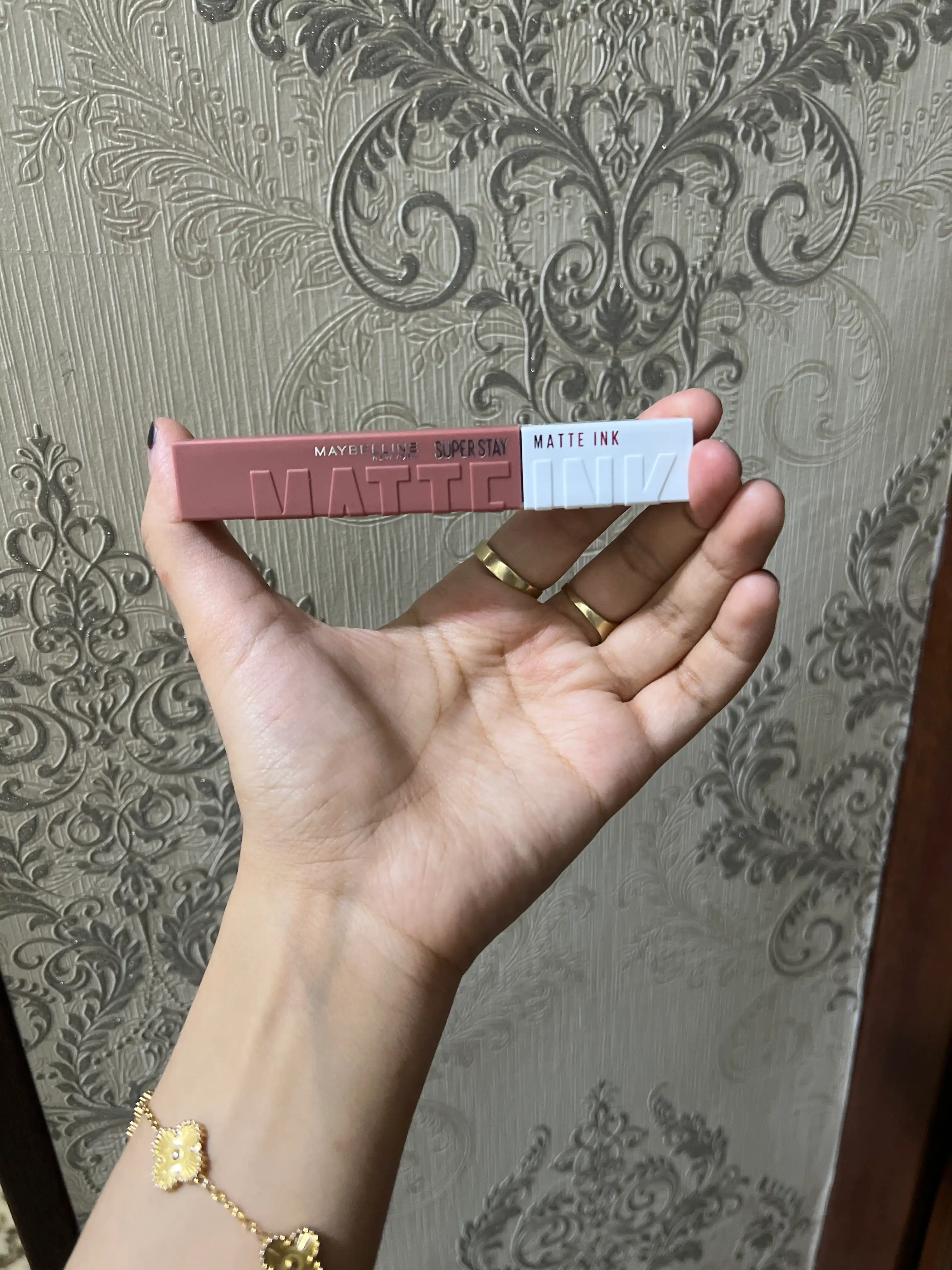 Suyuq matli lab bo'yog'i Maybelline New York "Super Stay Matte Ink", soya 65, Beg'araz, 5 ml