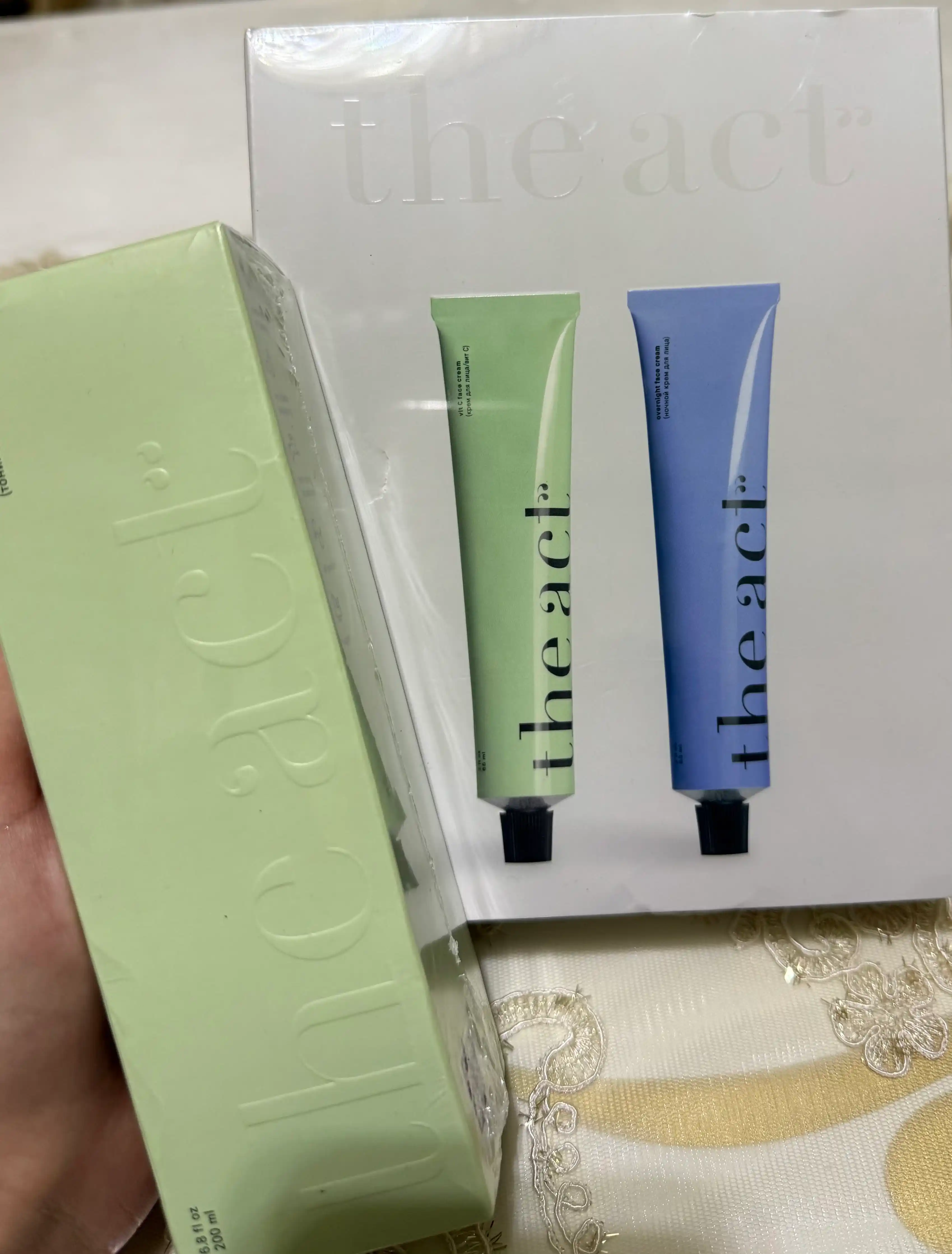 The Act yuz uchun namlovchi tonik, oltin qarag‘ay suvli ekstrakti asosida, 200 ml