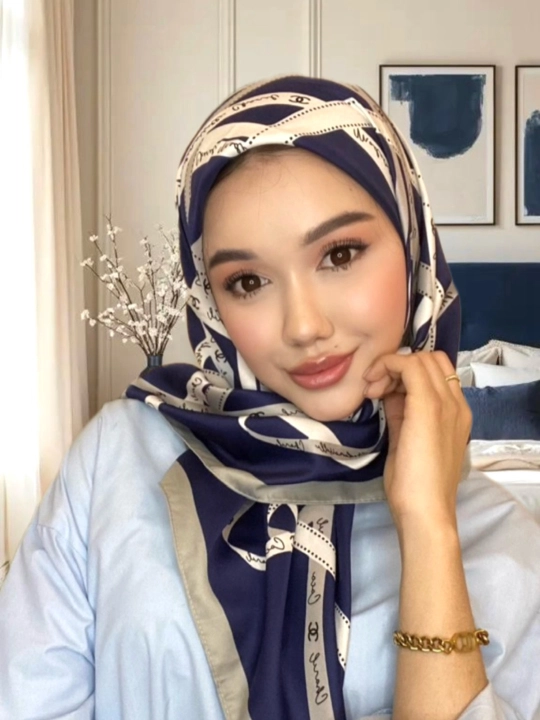 Dior ipak sharflari, hijoblar