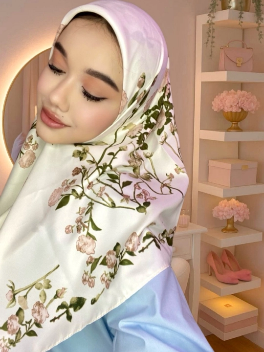 Dior ipak sharflari, hijoblar