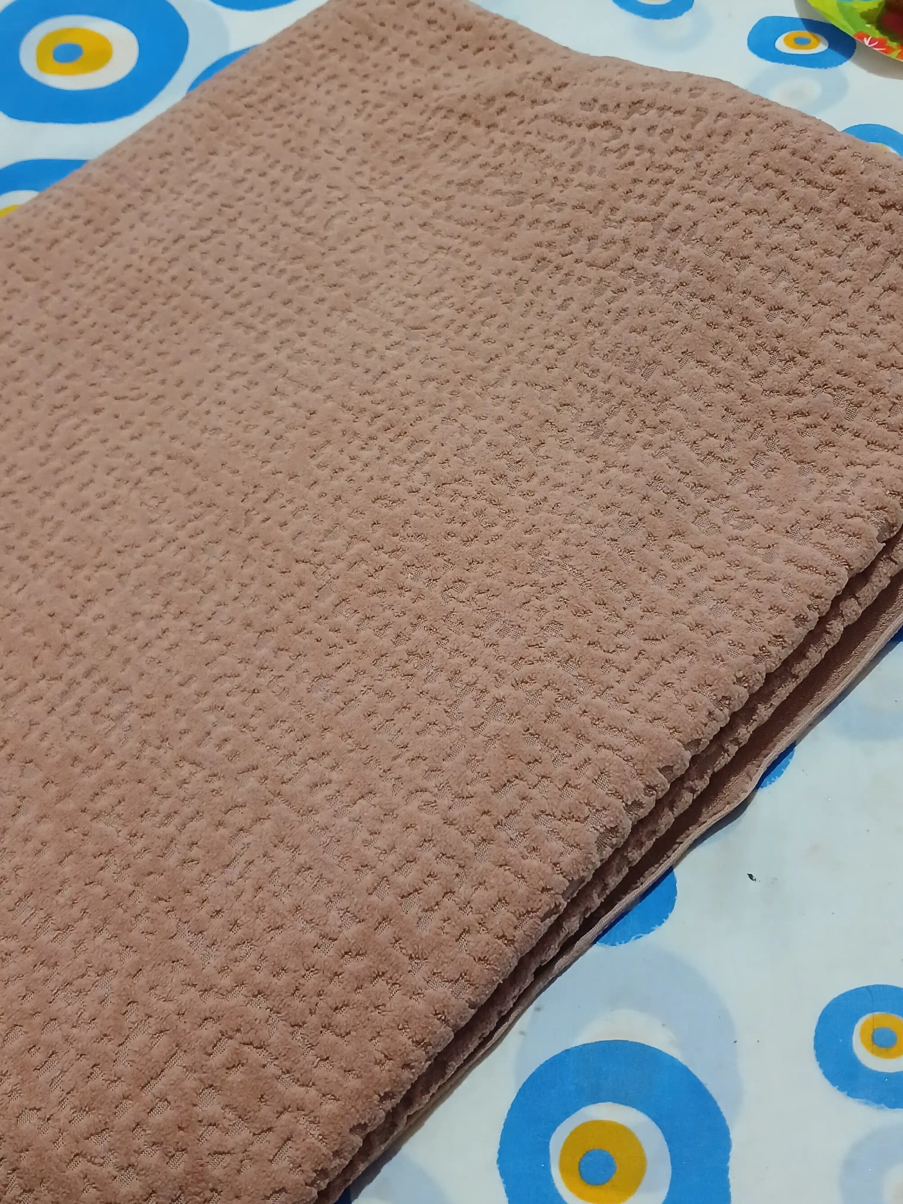 Mebel va choyshablar uchun tukli, fakturali mato (150×200 / 150×300)