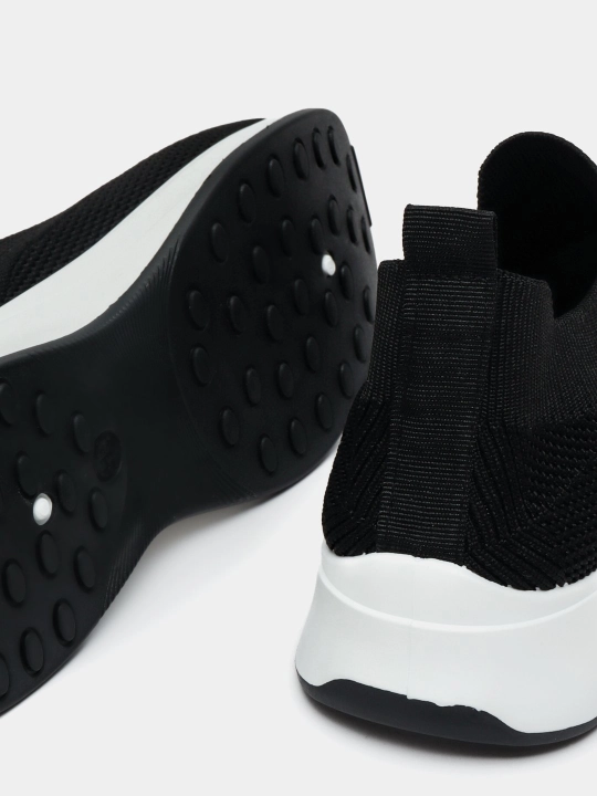 Ayollar uchun zamonaviy slip-on sport poyafzal – yengil va qula