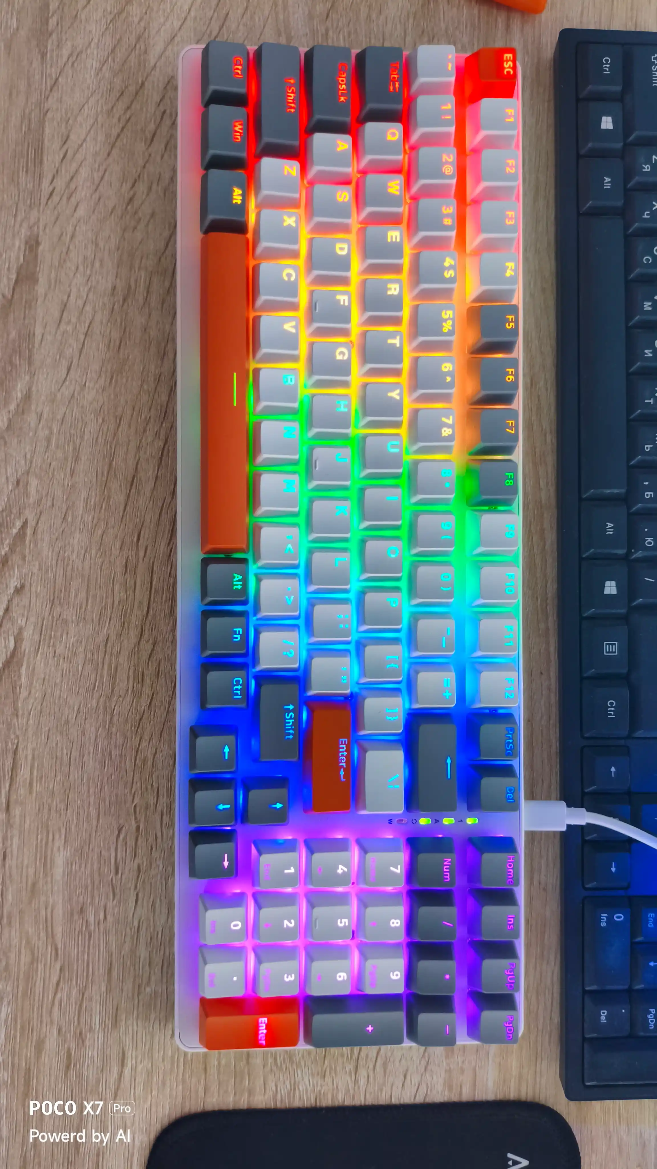 Mexanik klaviatura RGB yoritgichli, o'yin uchun keyboard, 100 tugma, qizil svitchlar
