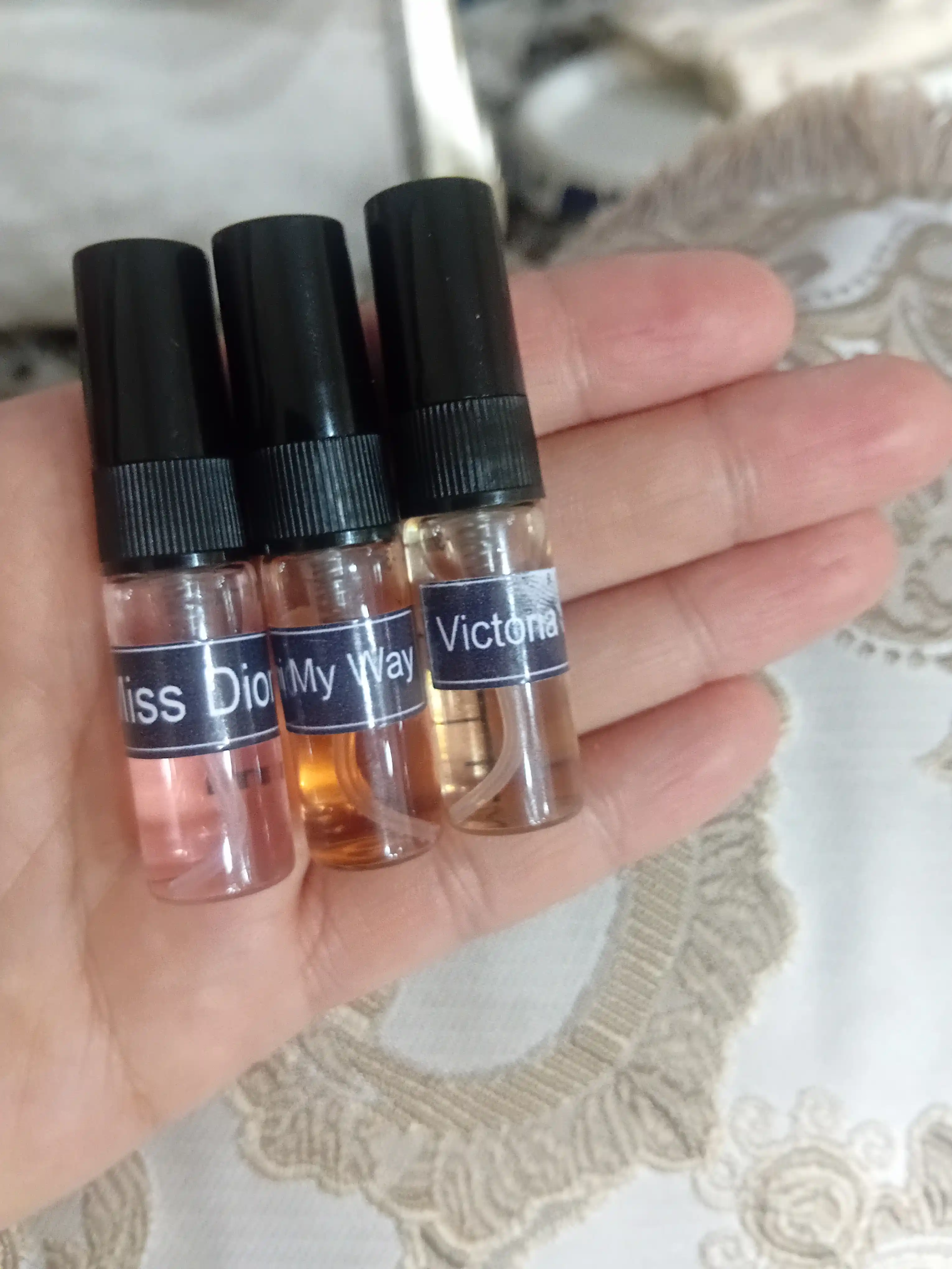 Ayollar uchun atirlar My Way, Miss Dior, Victoria Orchid, 3 ta atirlar ayollar