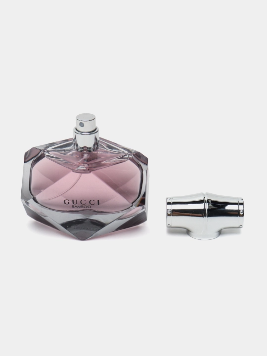 Ayollar parfum suvi Gucci Bamboo gullar ifori bilan