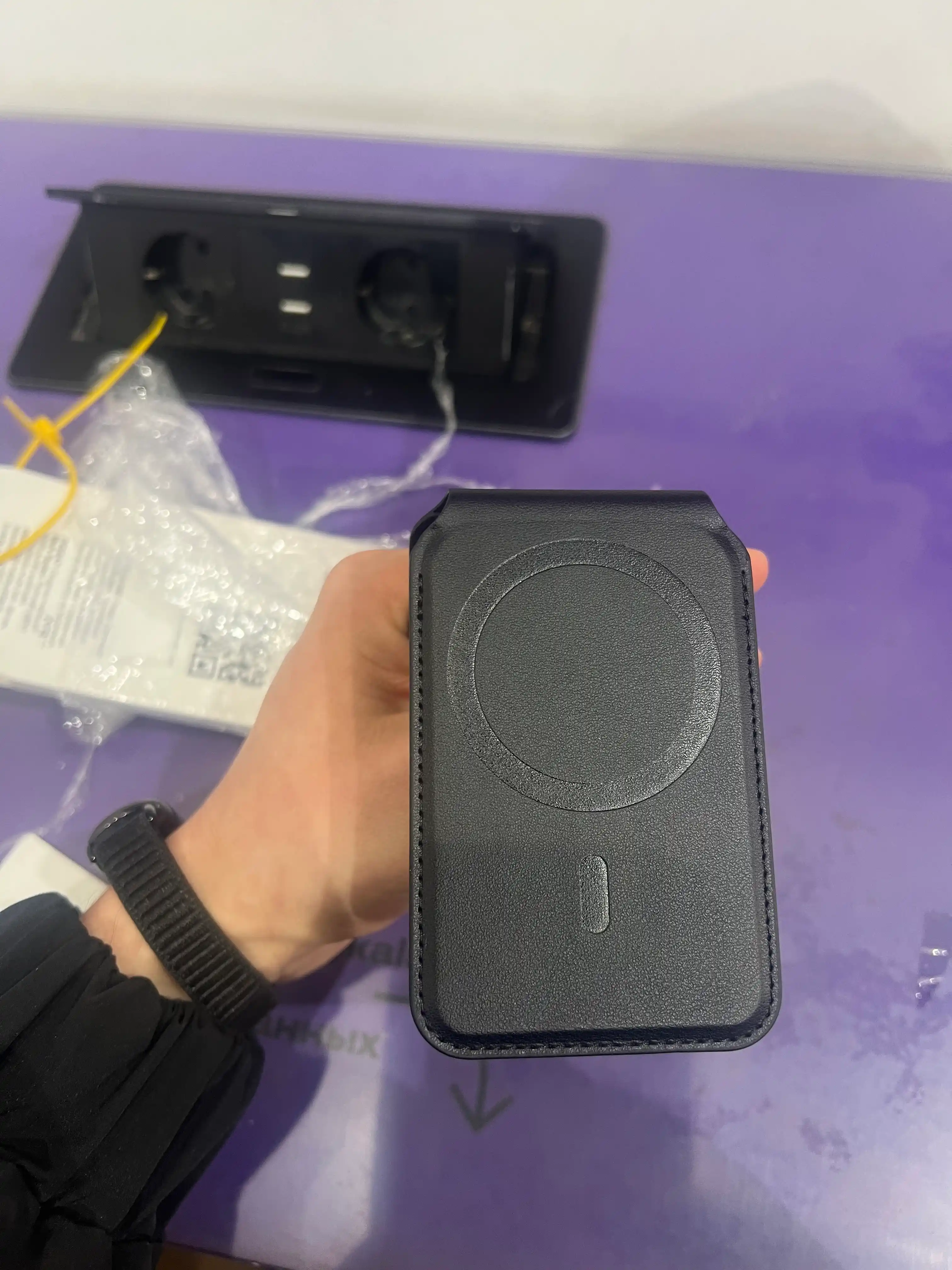 Кардхолдер Mark Ryden MR21 MagSafe для iPhone с RFID защитой