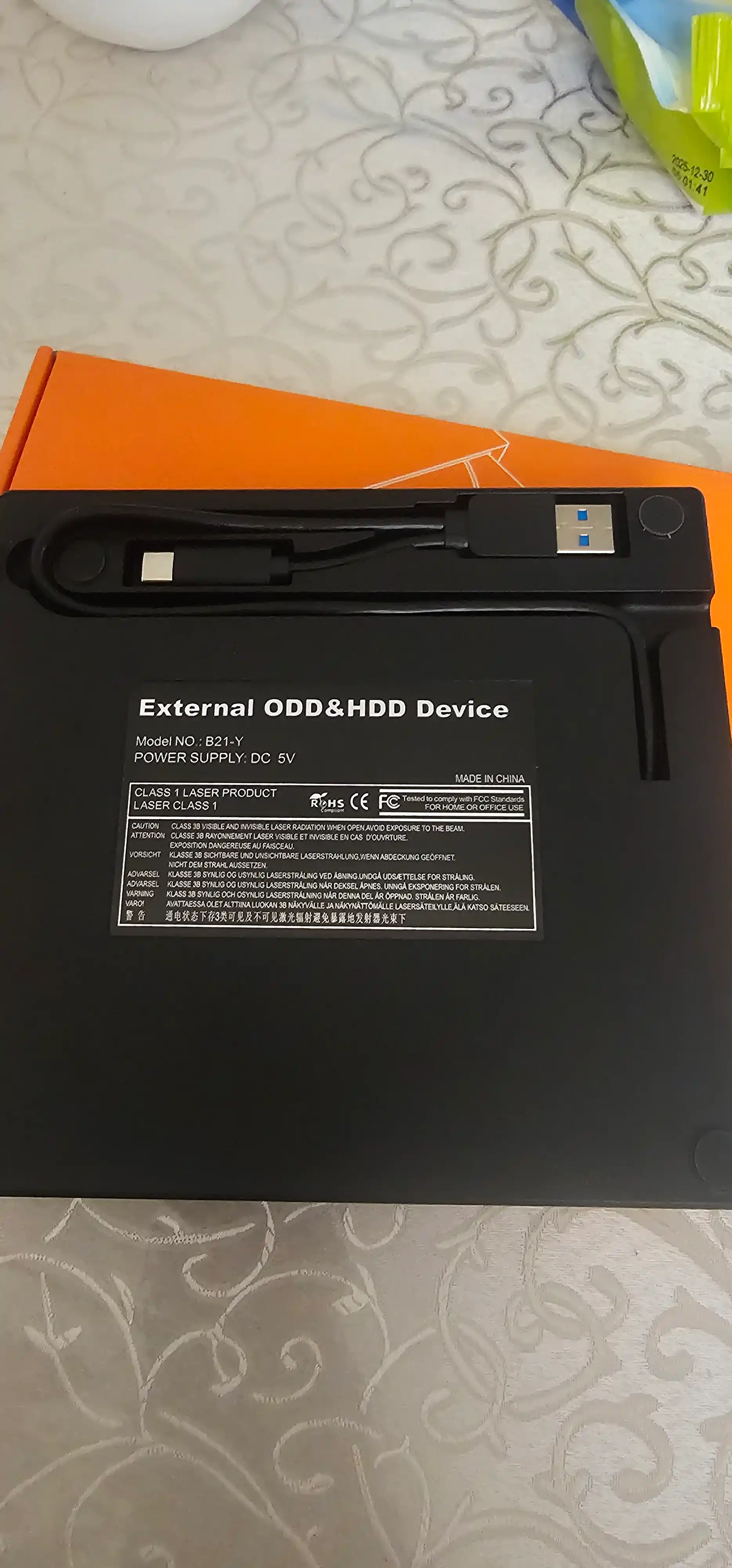 Tashqi optik DVD ROM qurilma, Usb va Type-C, Usb hub, Micro SD va SD card reader