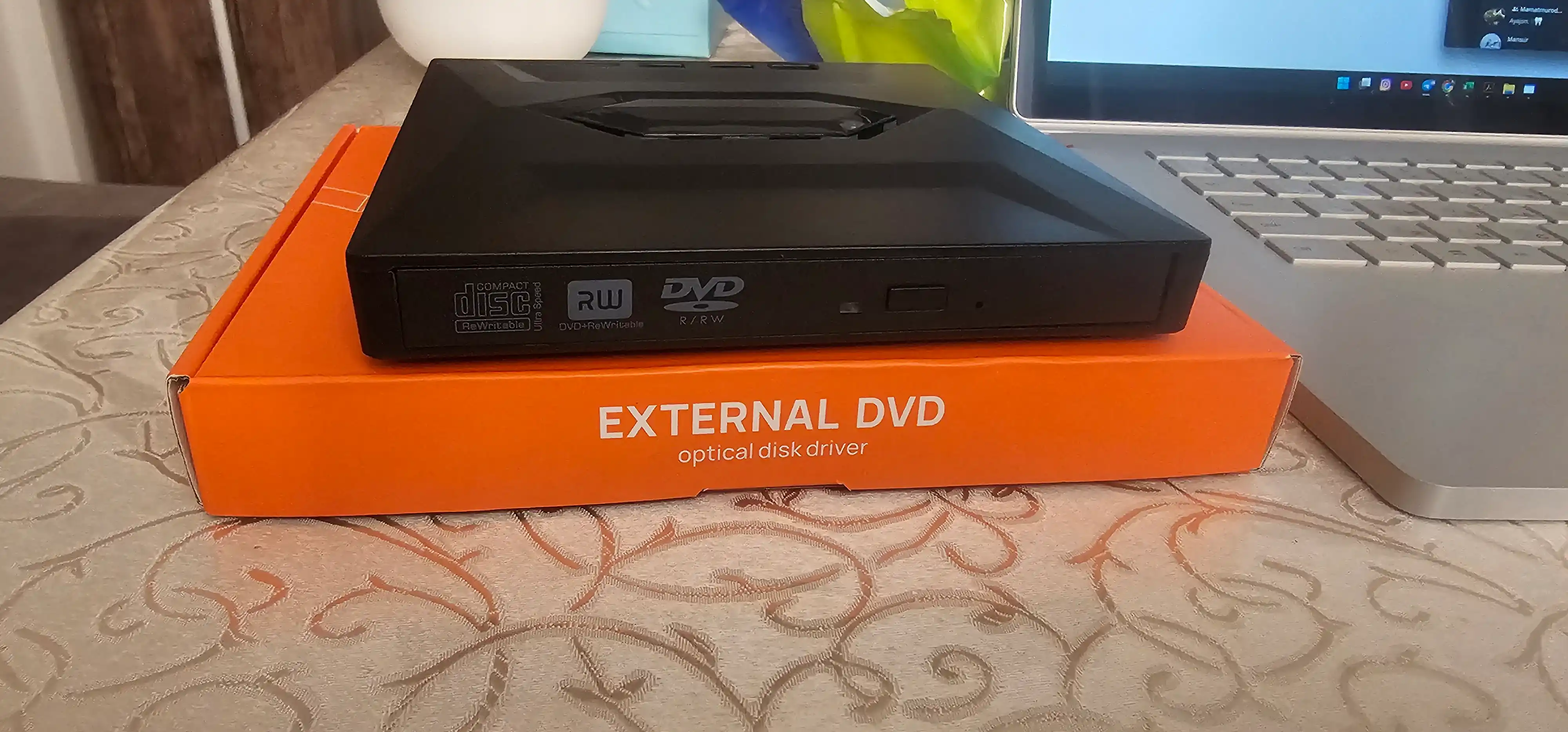 Tashqi optik DVD ROM qurilma, Usb va Type-C, Usb hub, Micro SD va SD card reader