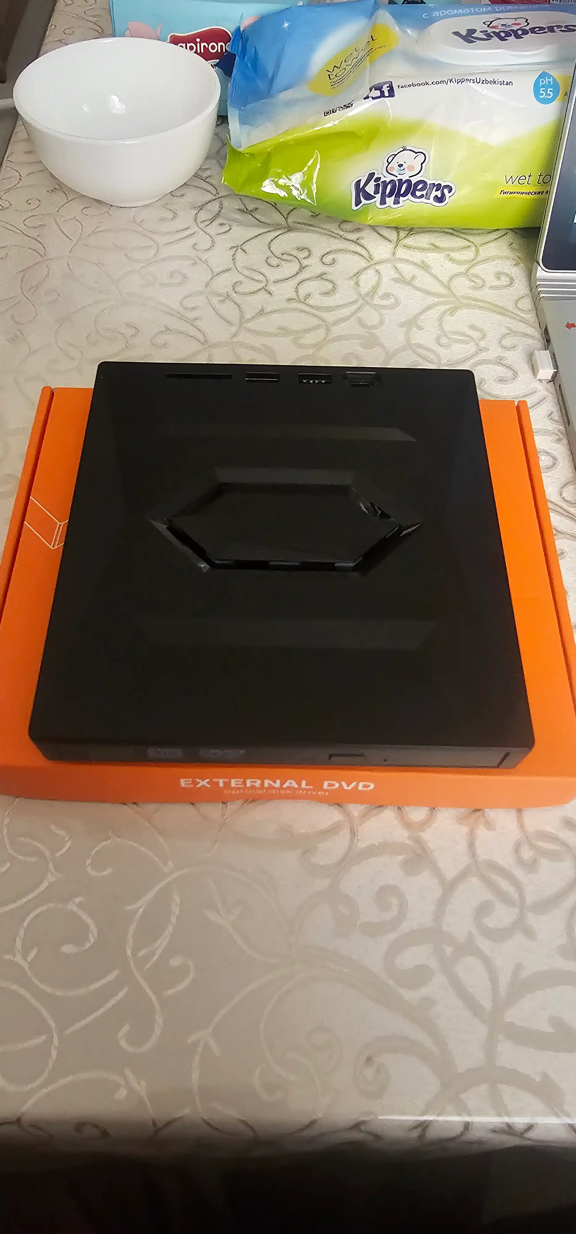 Tashqi optik DVD ROM qurilma, Usb va Type-C, Usb hub, Micro SD va SD card reader
