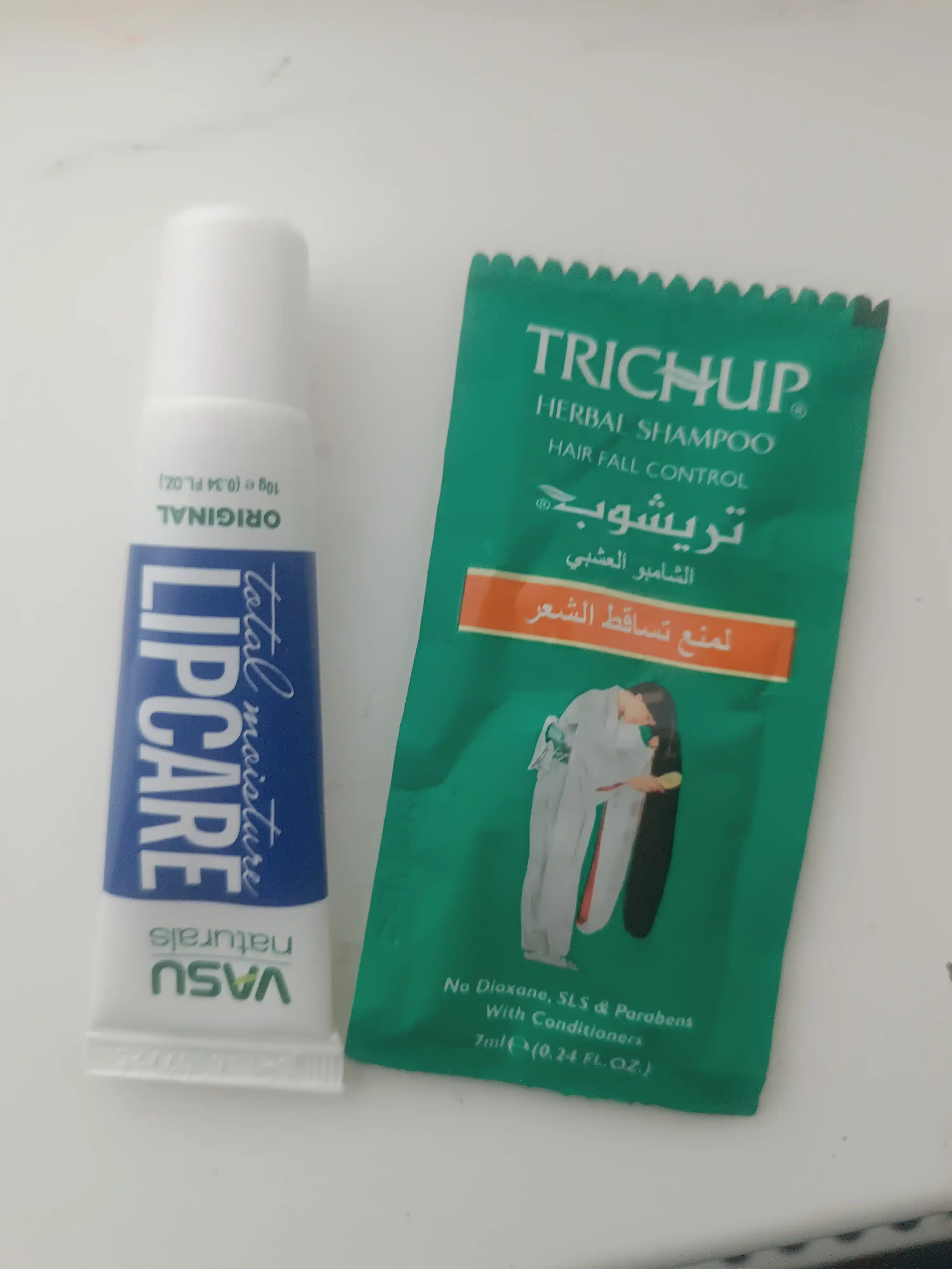 Vasu Lipcare 10 g lab balzami — namlantirish, oziqlantirish, quruqlikdan himoya