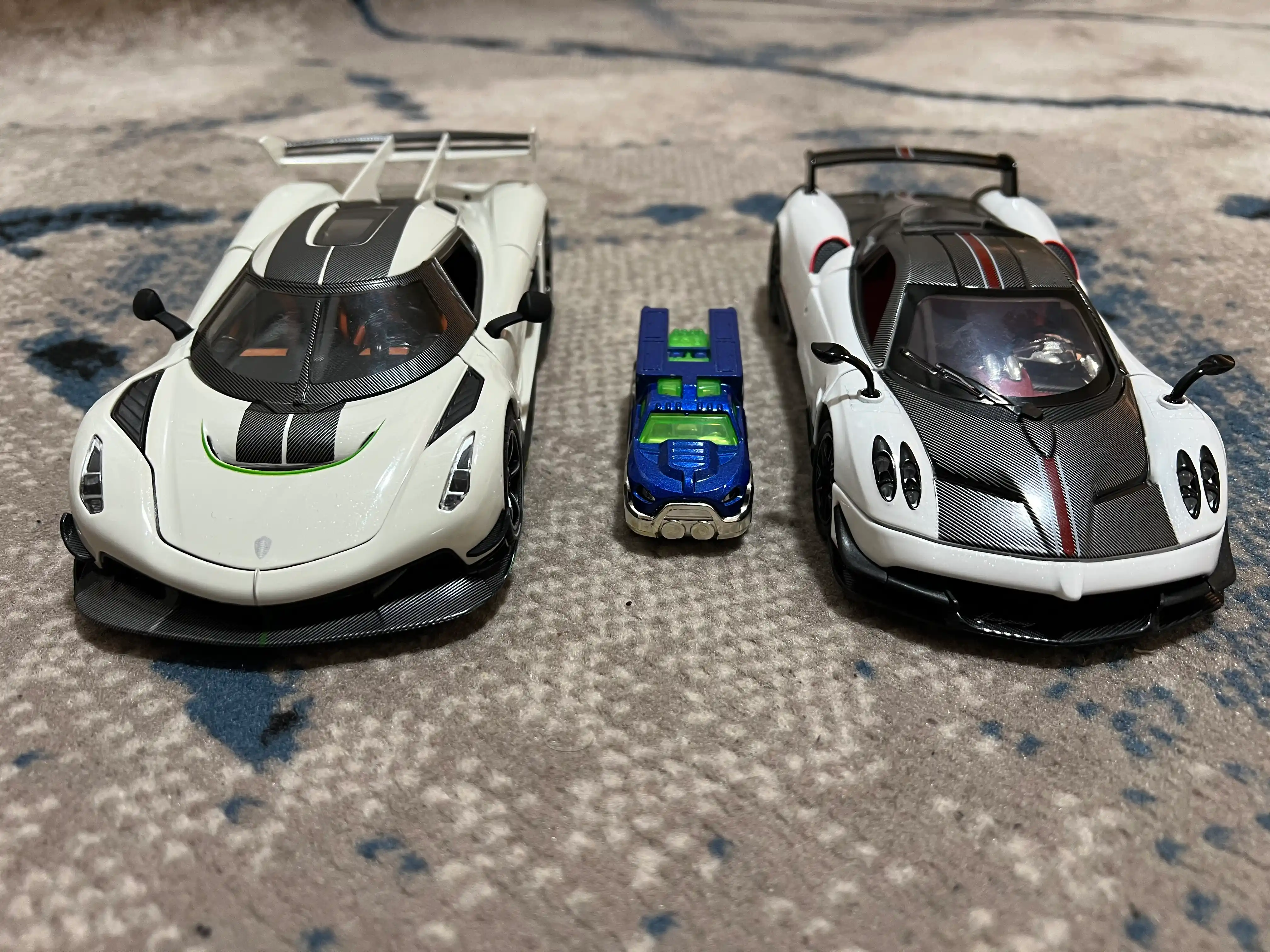 Машина игрушка Keonigsegg Jesco 1:24 для подарка металическая