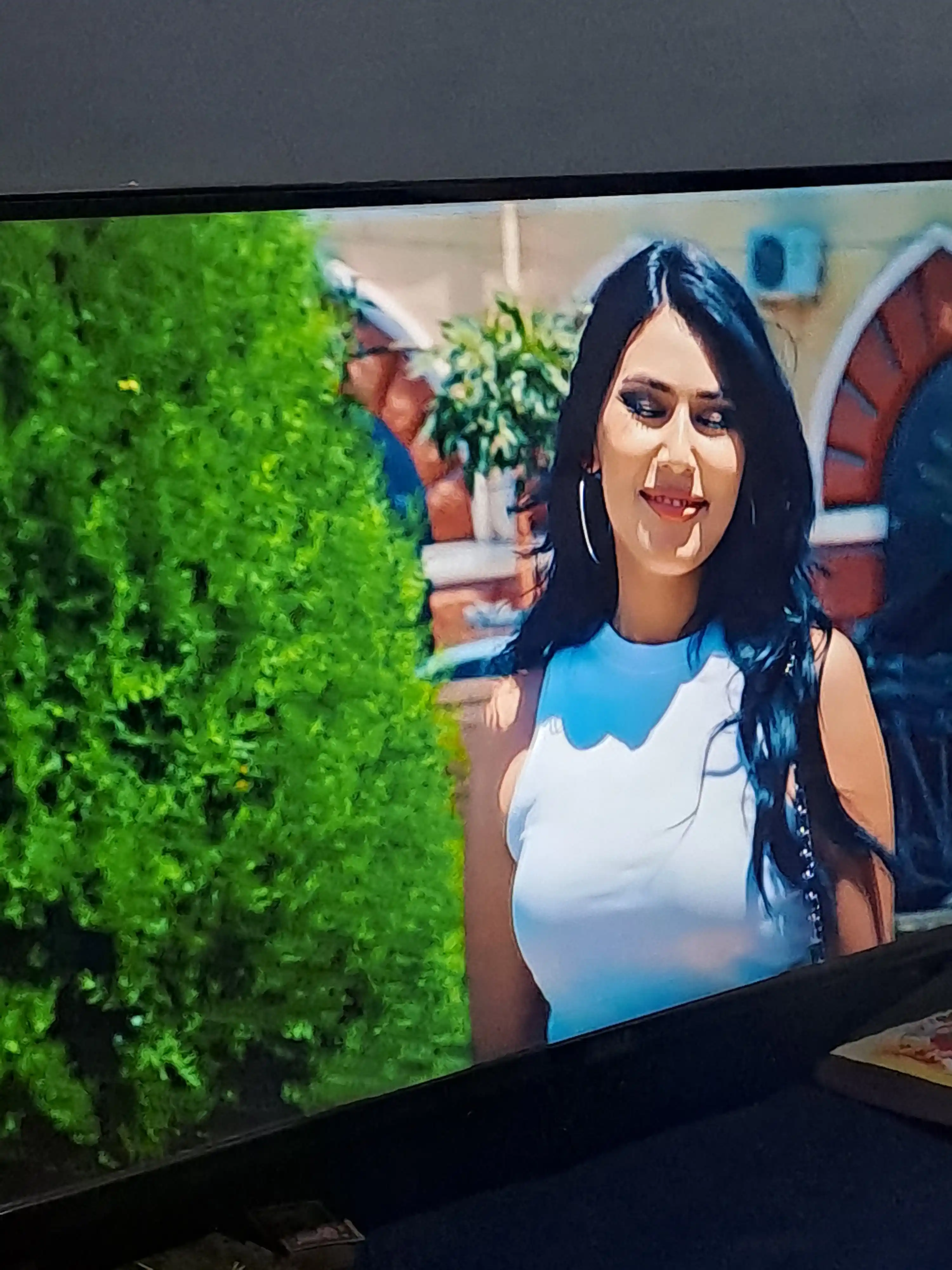 Телевизор Q-90", 45"  UltraHD, Smart, HDR поддержка, 2 пульта в комплекте
