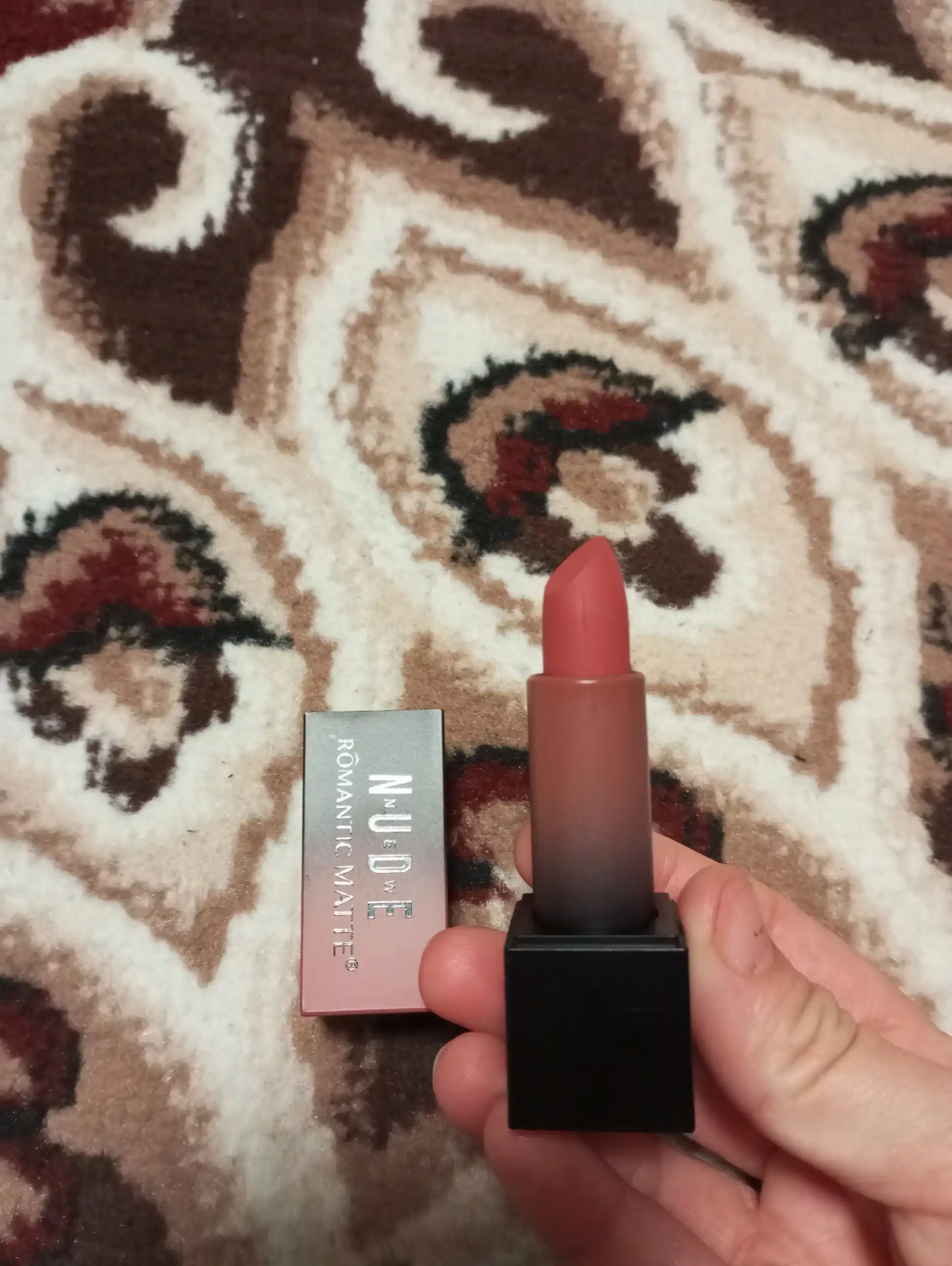 "NUDE" xira lab bo‘yog‘i
