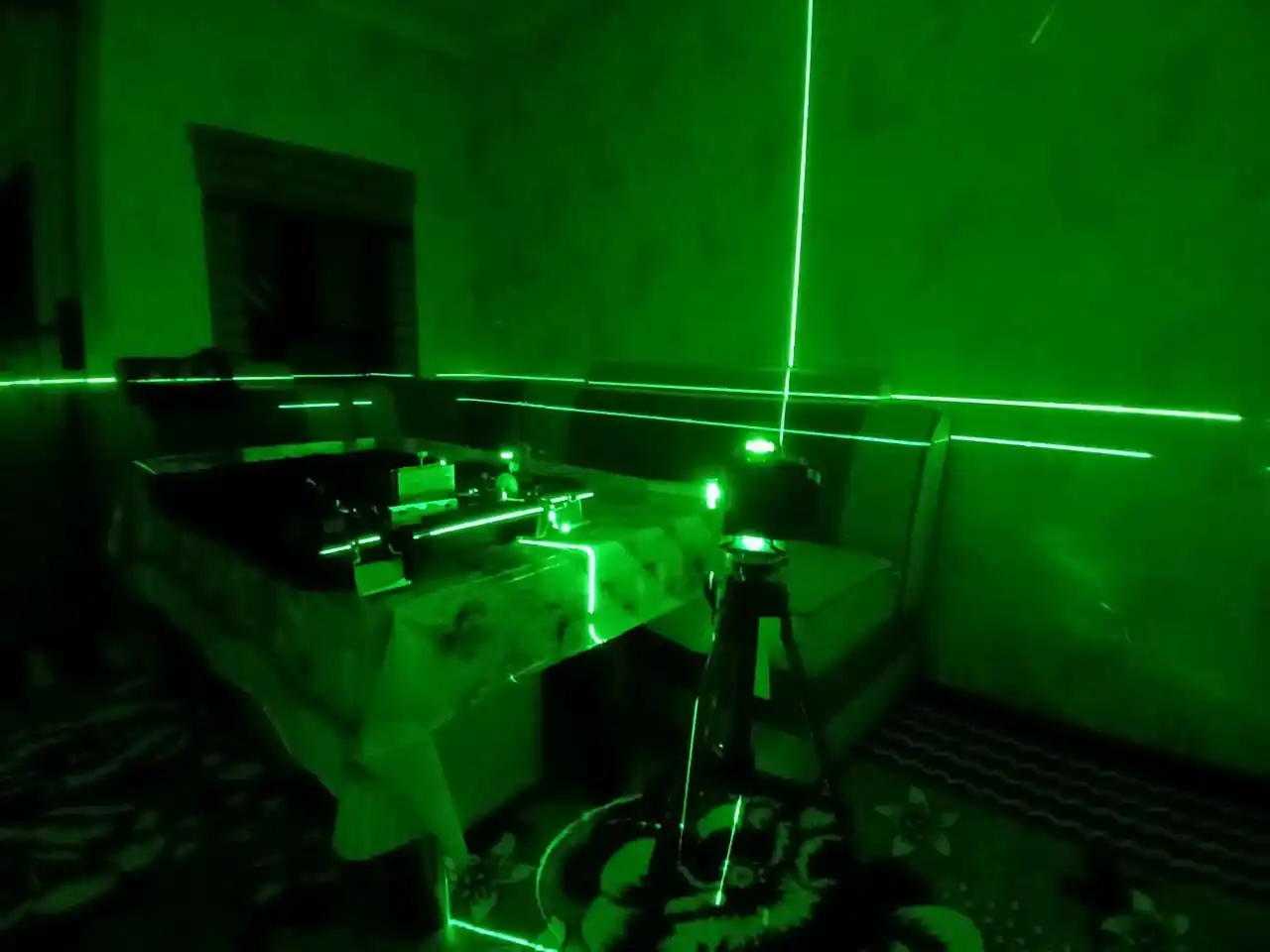 Лазерный уровень 4D D16, со стойкой