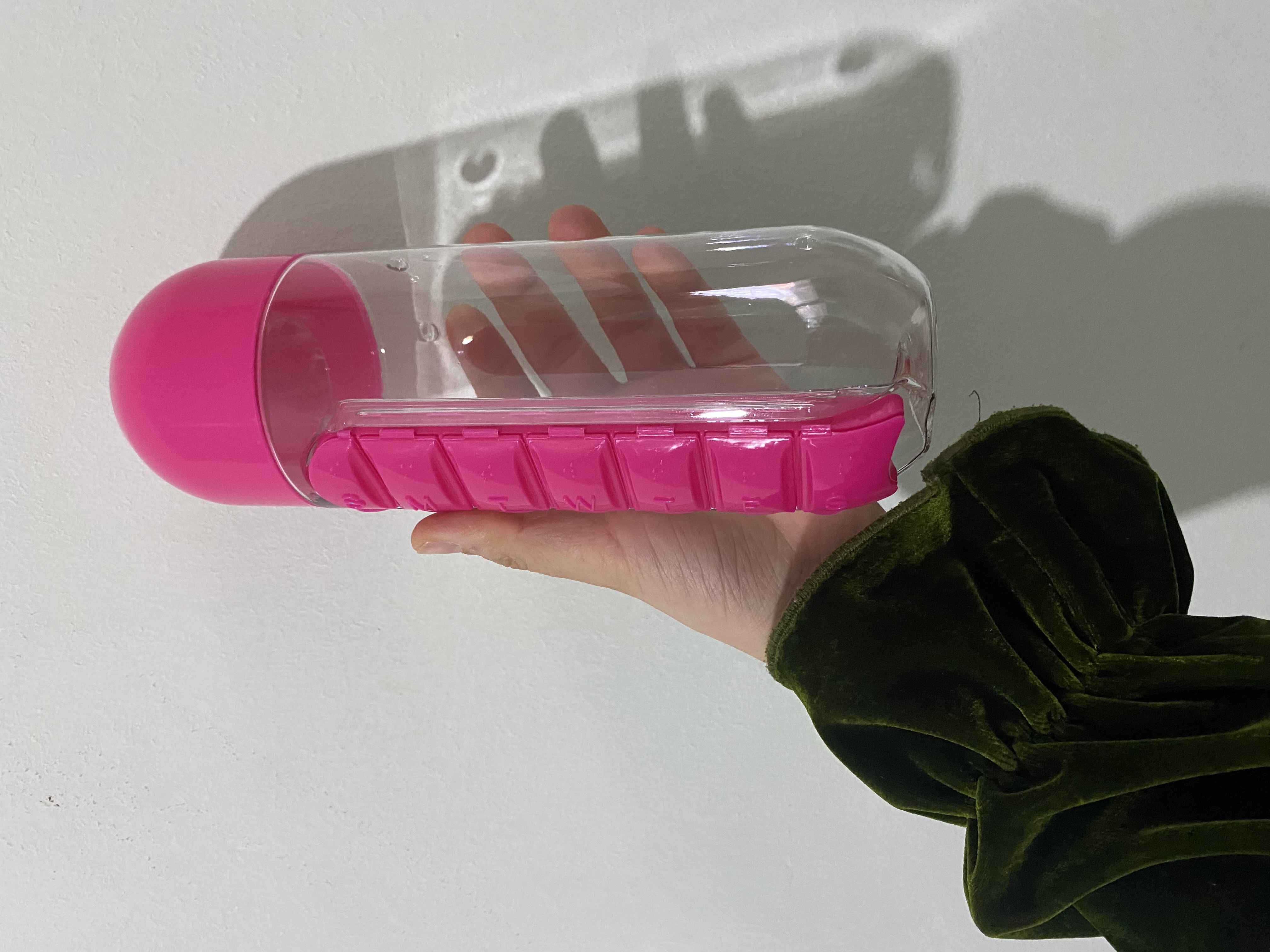 Tabletka organizerli suv butilkasi 600 ml, dori saqlashli sport idish, BPA Free