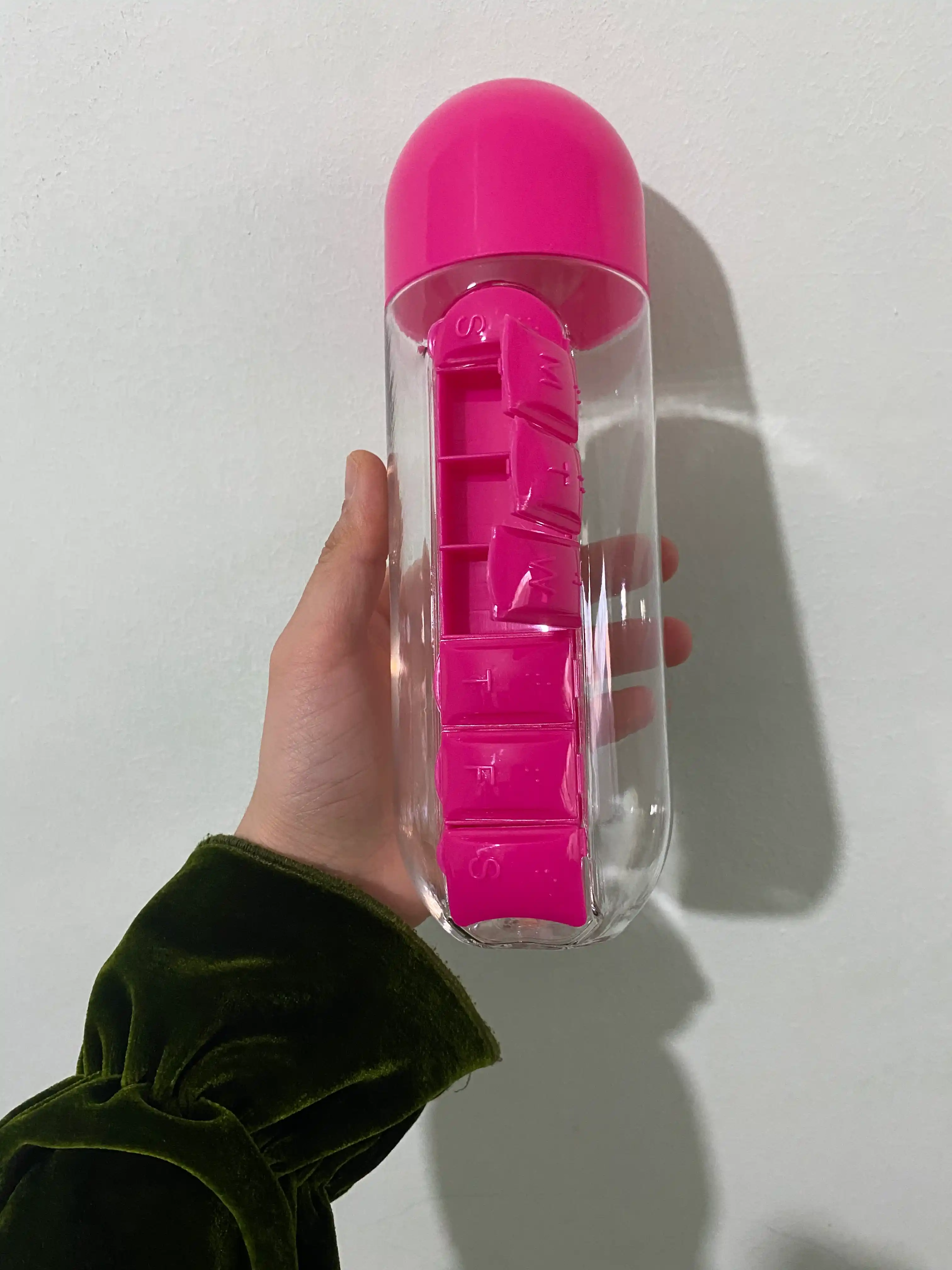 Tabletka organizerli suv butilkasi 600 ml, dori saqlashli sport idish, BPA Free