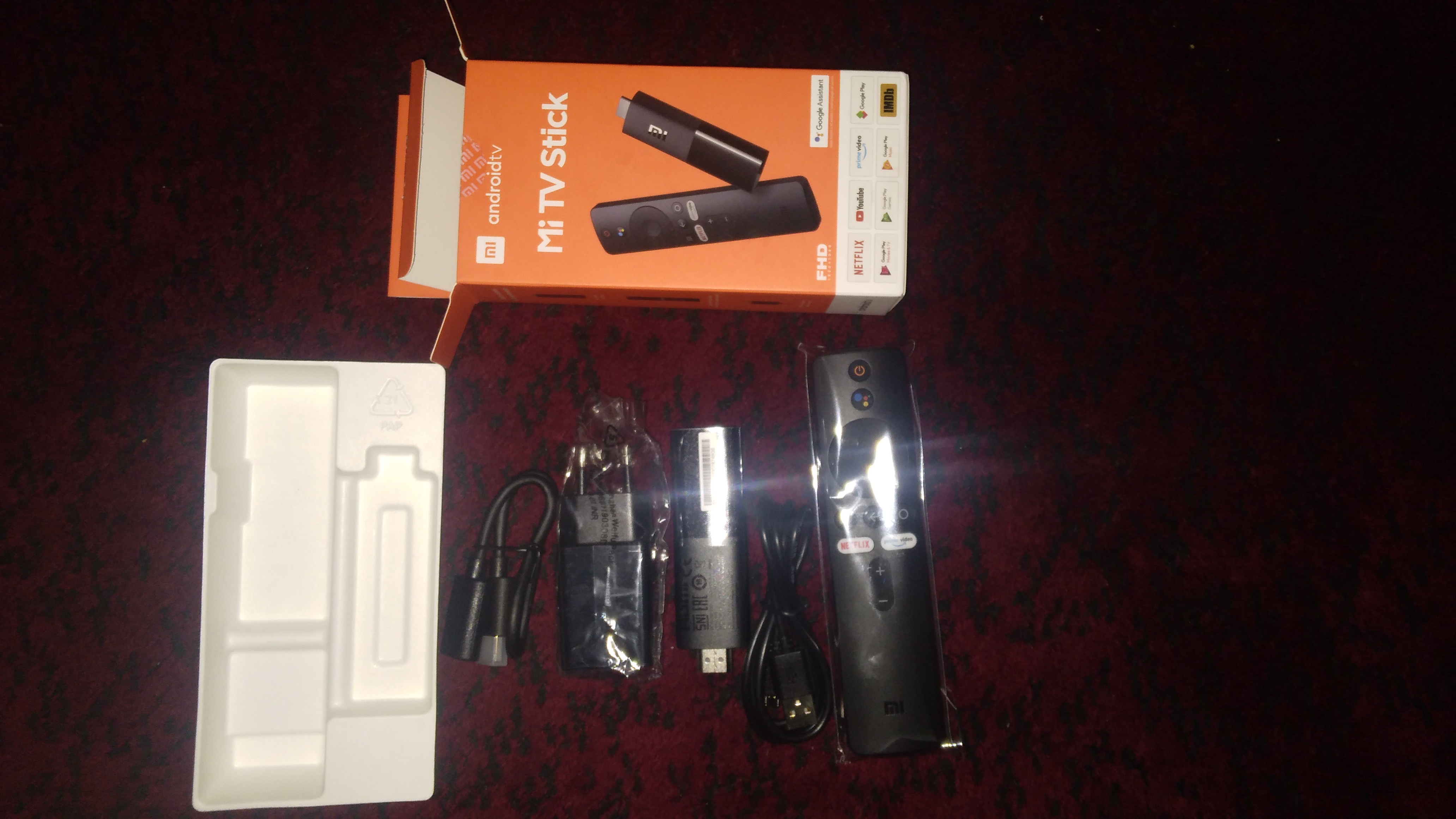 Mi TV Stick pristavkasi, televizoringizni Smart TVga aylantiring