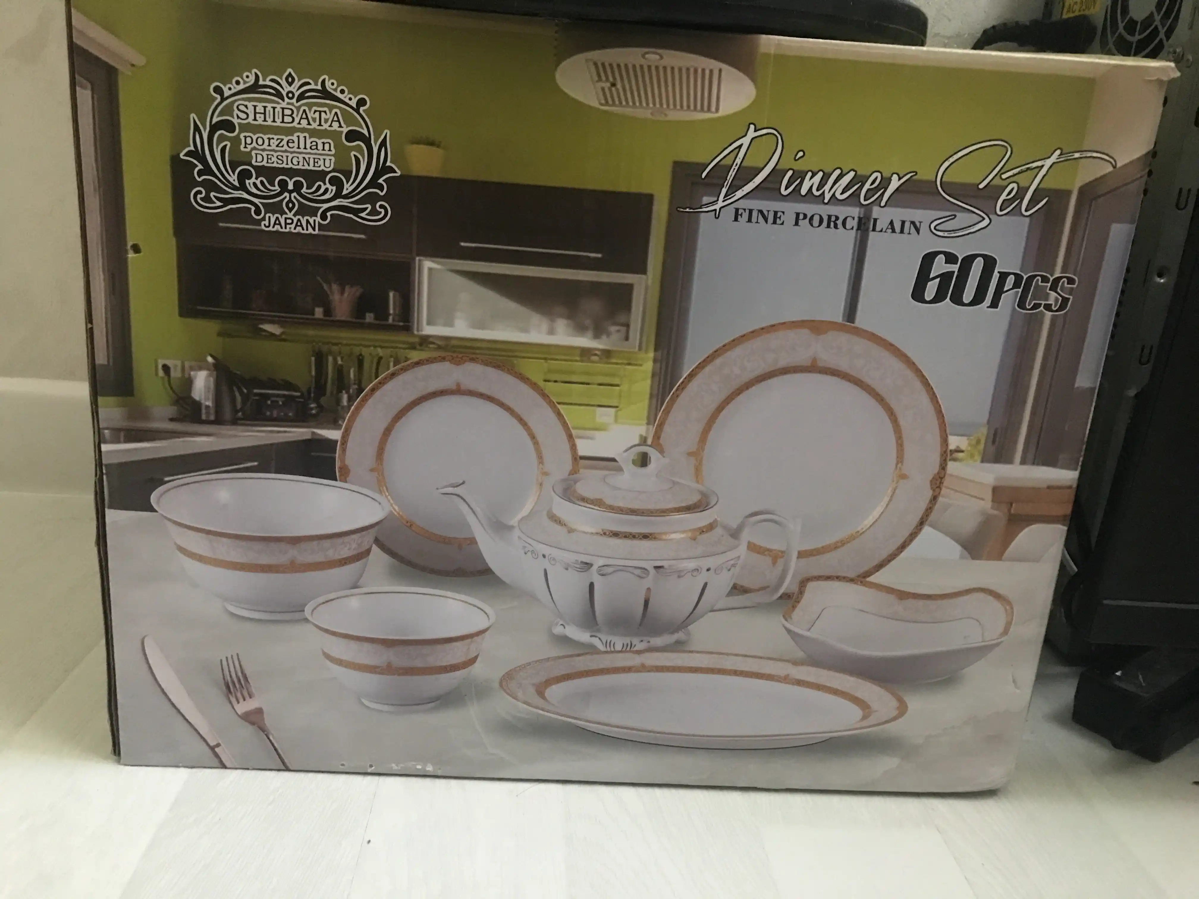Фарфоровый сервиз, 60 предметов, на 12 человек