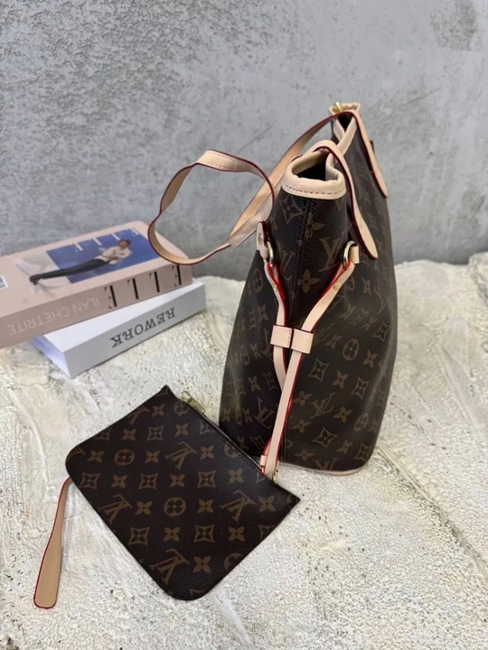 Ayollar sumkasi Louis Vuitton Neverfull uslubida
