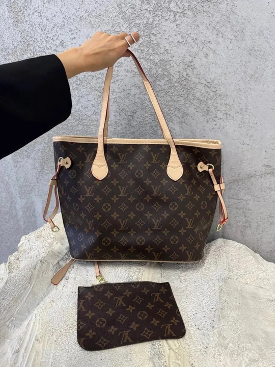 Ayollar sumkasi Louis Vuitton Neverfull uslubida
