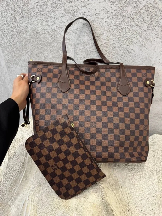 Ayollar sumkasi Louis Vuitton Neverfull uslubida