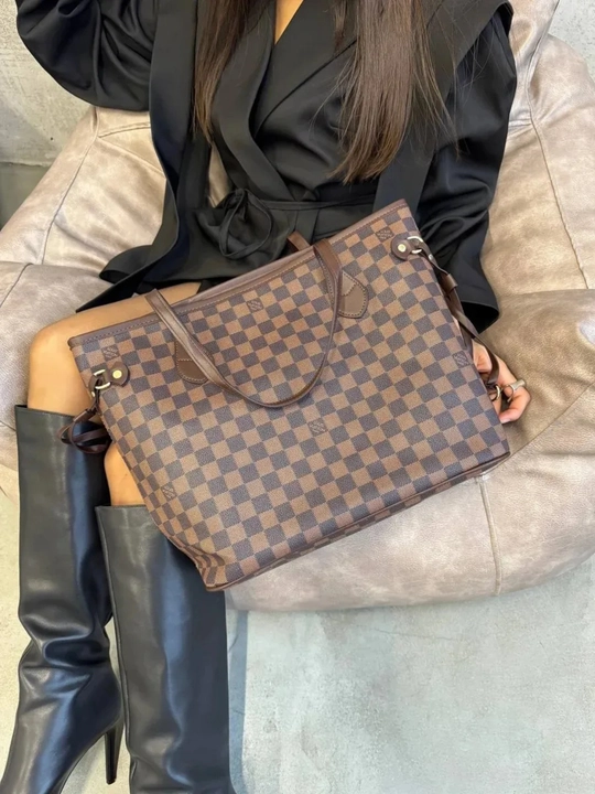 Ayollar sumkasi Louis Vuitton Neverfull uslubida