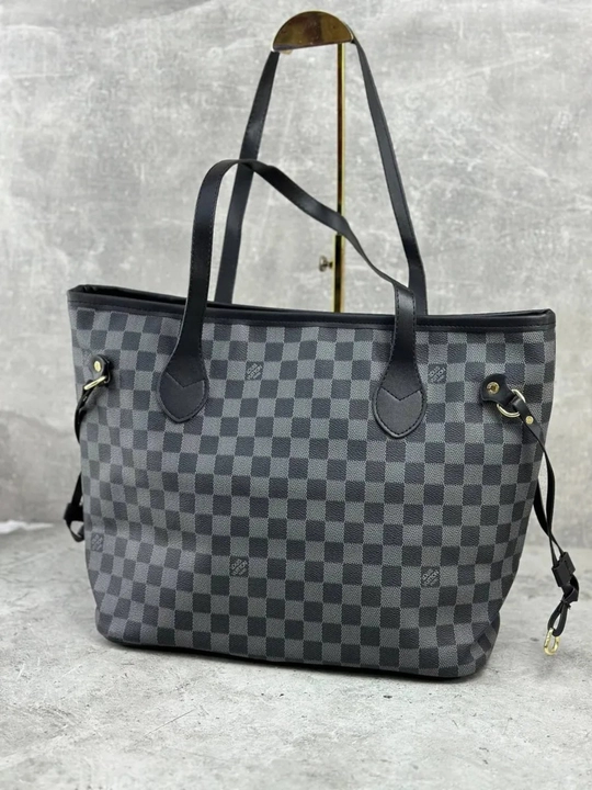 Ayollar sumkasi Louis Vuitton Neverfull uslubida