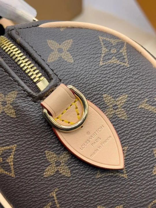 Ayollar sumkasi Louis Vuitton Neverfull uslubida