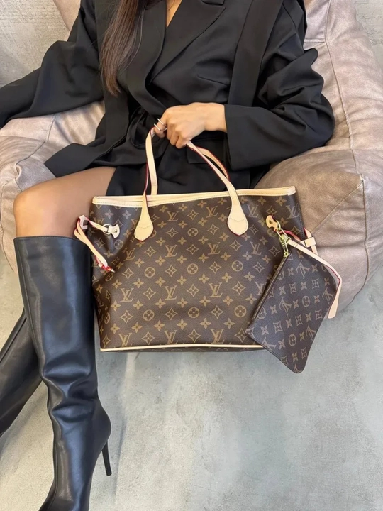 Ayollar sumkasi Louis Vuitton Neverfull uslubida