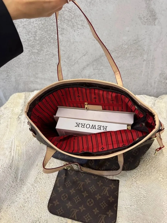 Ayollar sumkasi Louis Vuitton Neverfull uslubida