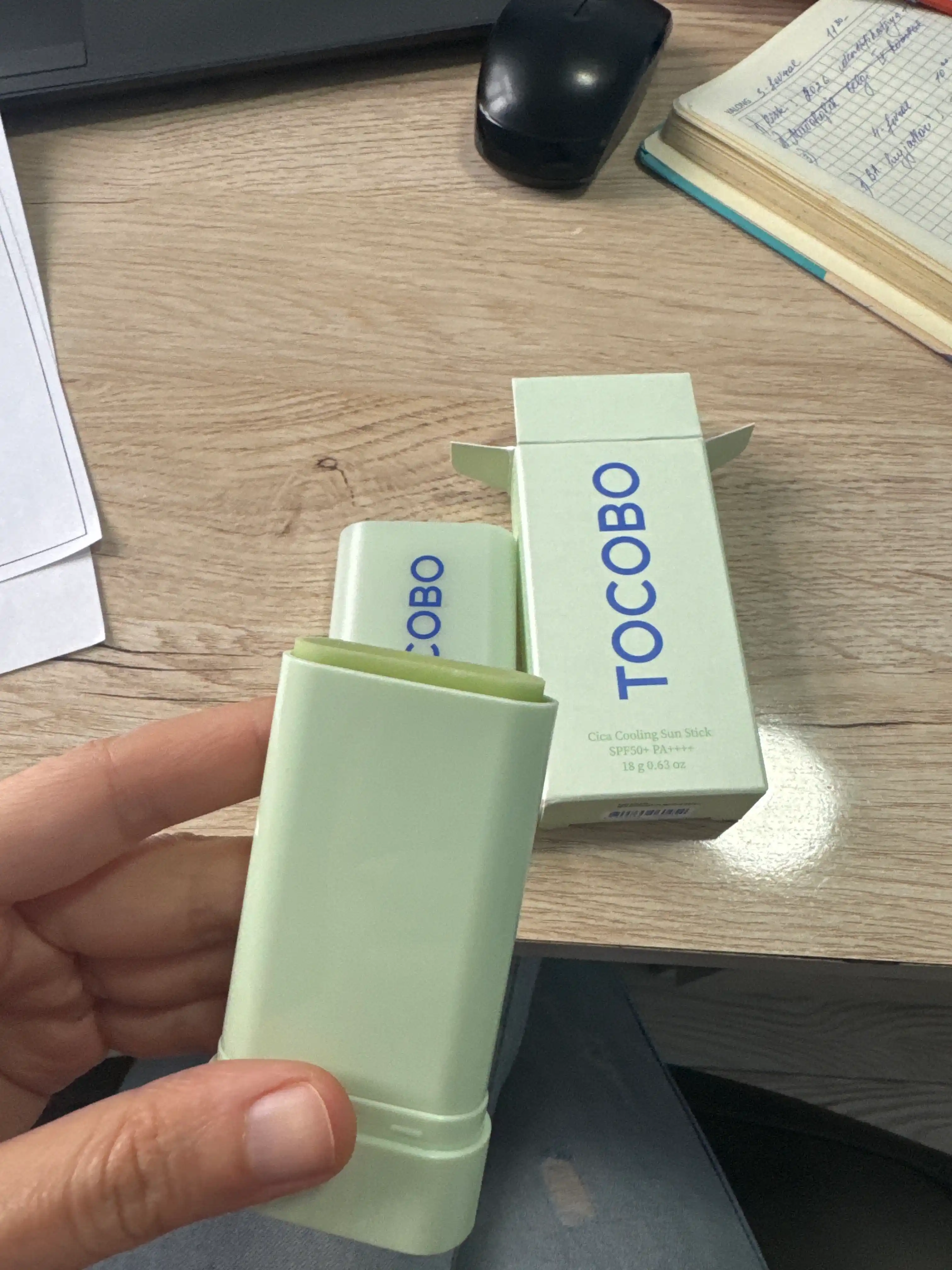 Tinchlantiruvchi quyoshdan himoyalovchi stik Tocobo Cica Cooling Sun Stick SPF50+ PA++++