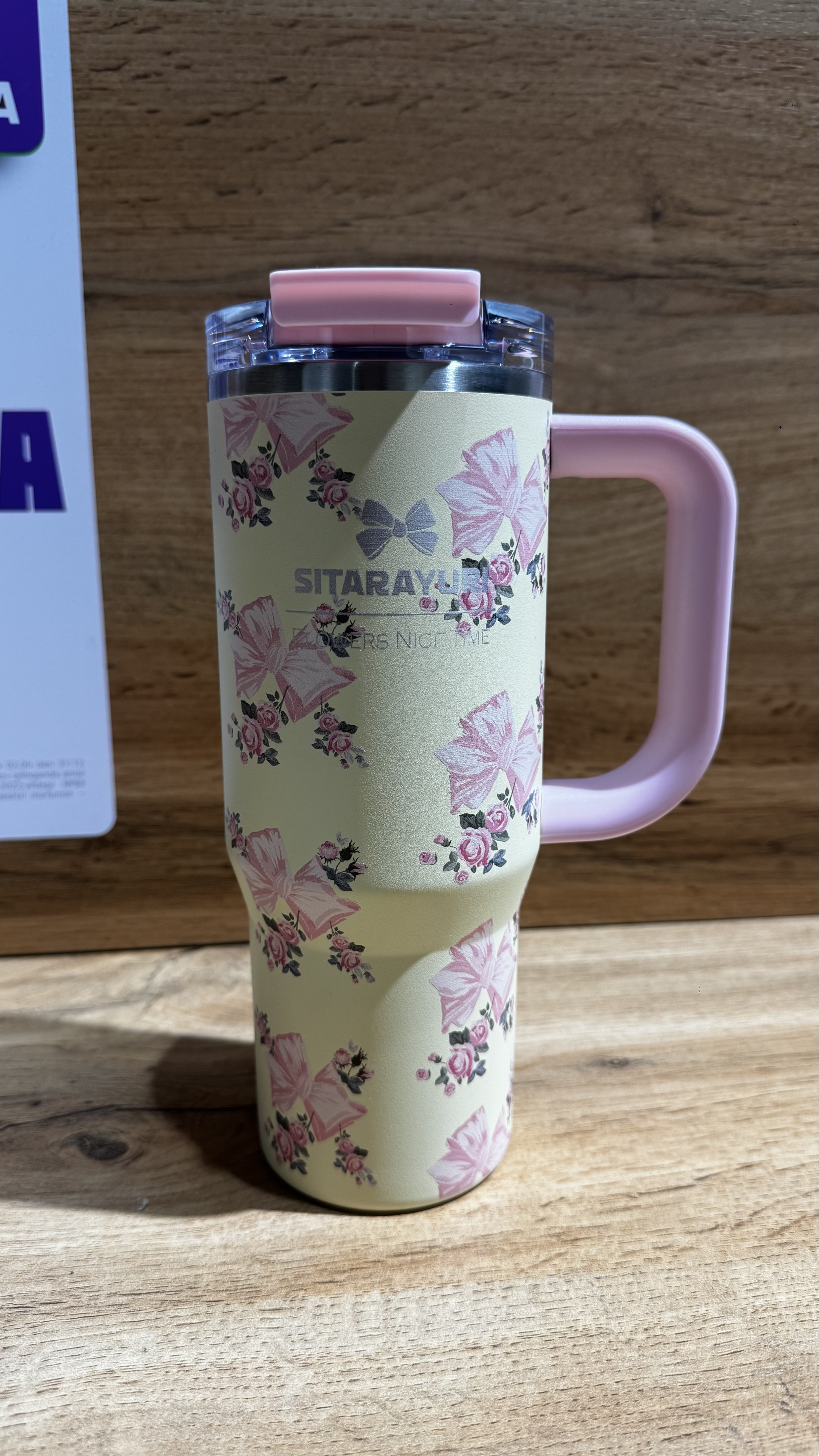 Termokrujka, zanglamaydigan po'latdan yasalgan termos 900ml - somonni o'z ichiga oladi