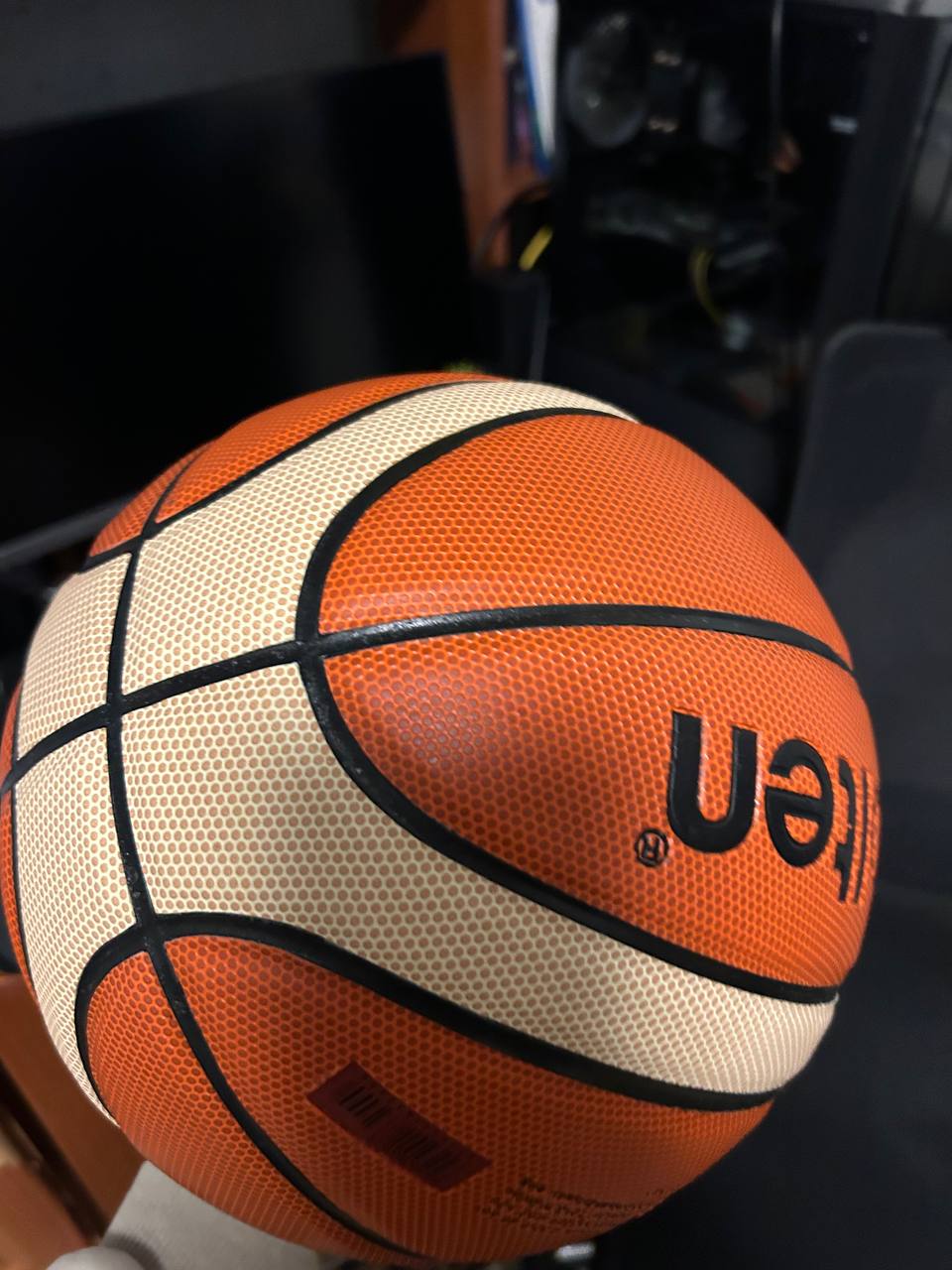 Basketbol to‘pi Molten, professional