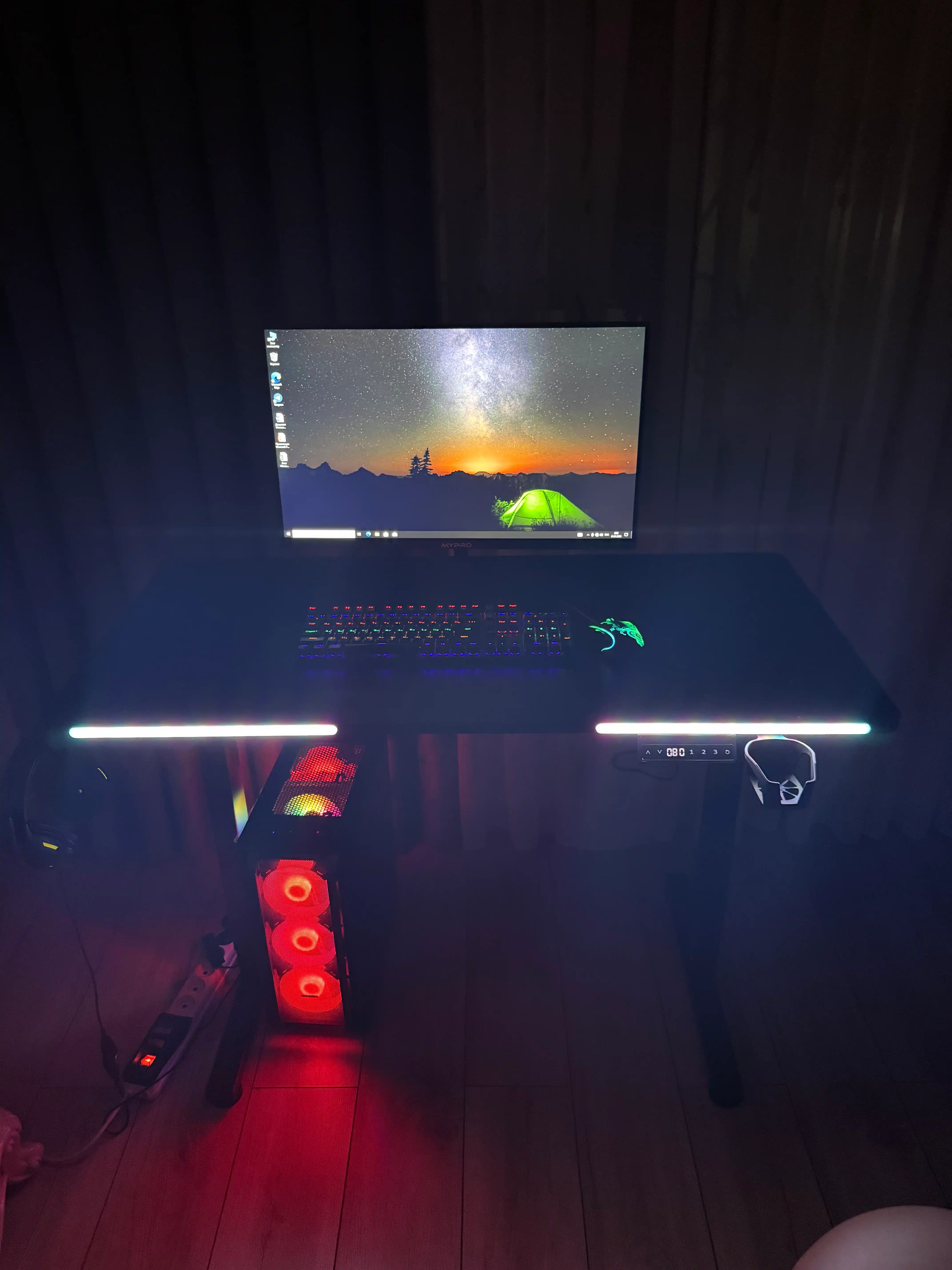 Elektron Geming Carbon stol 120–140 sm, RGB yoritishli zamonaviy gaming stol