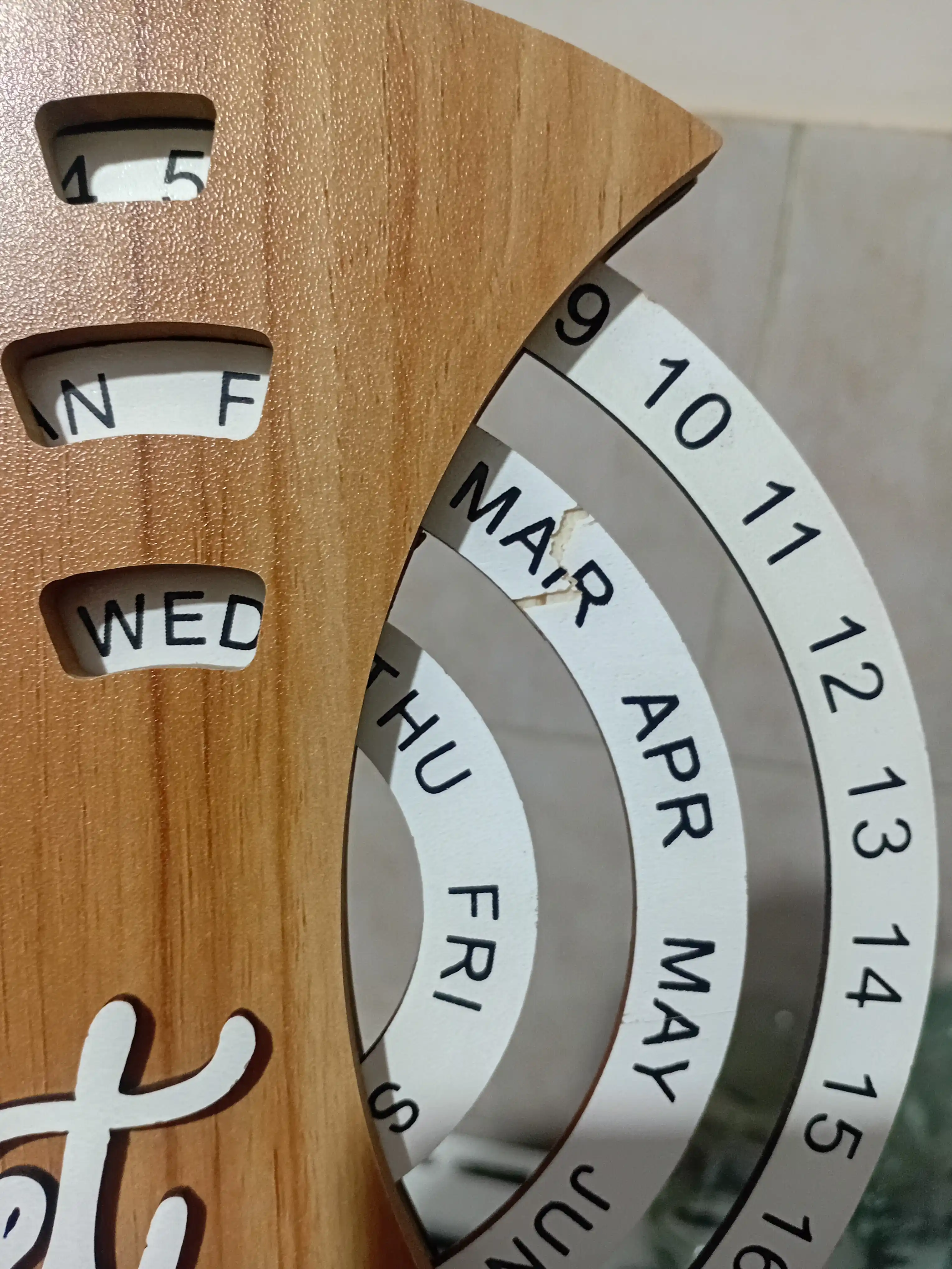 Yog'och stol usti doimiy kalendar uy dekori